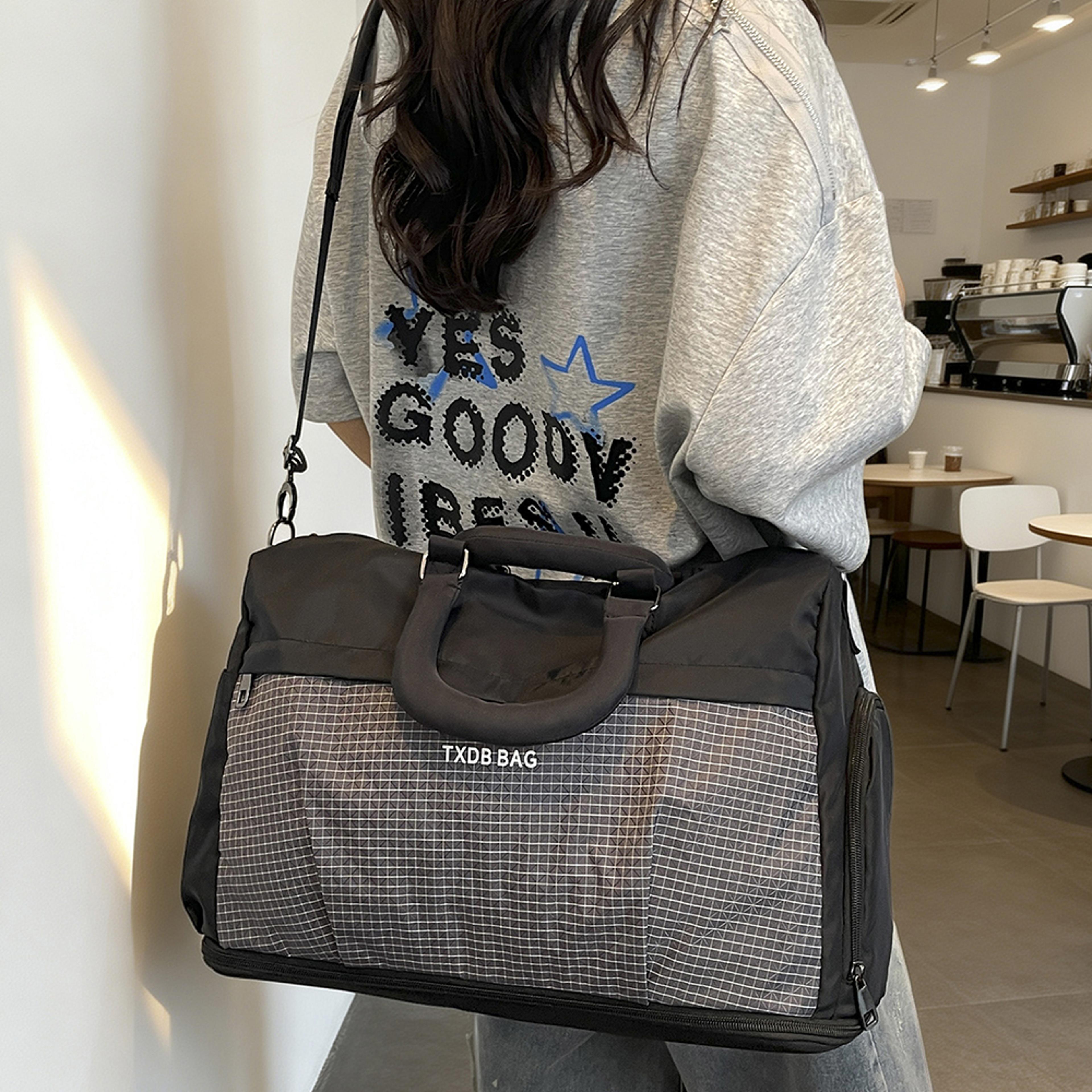 expandable weekender duffle bag with detachable shoulder strap