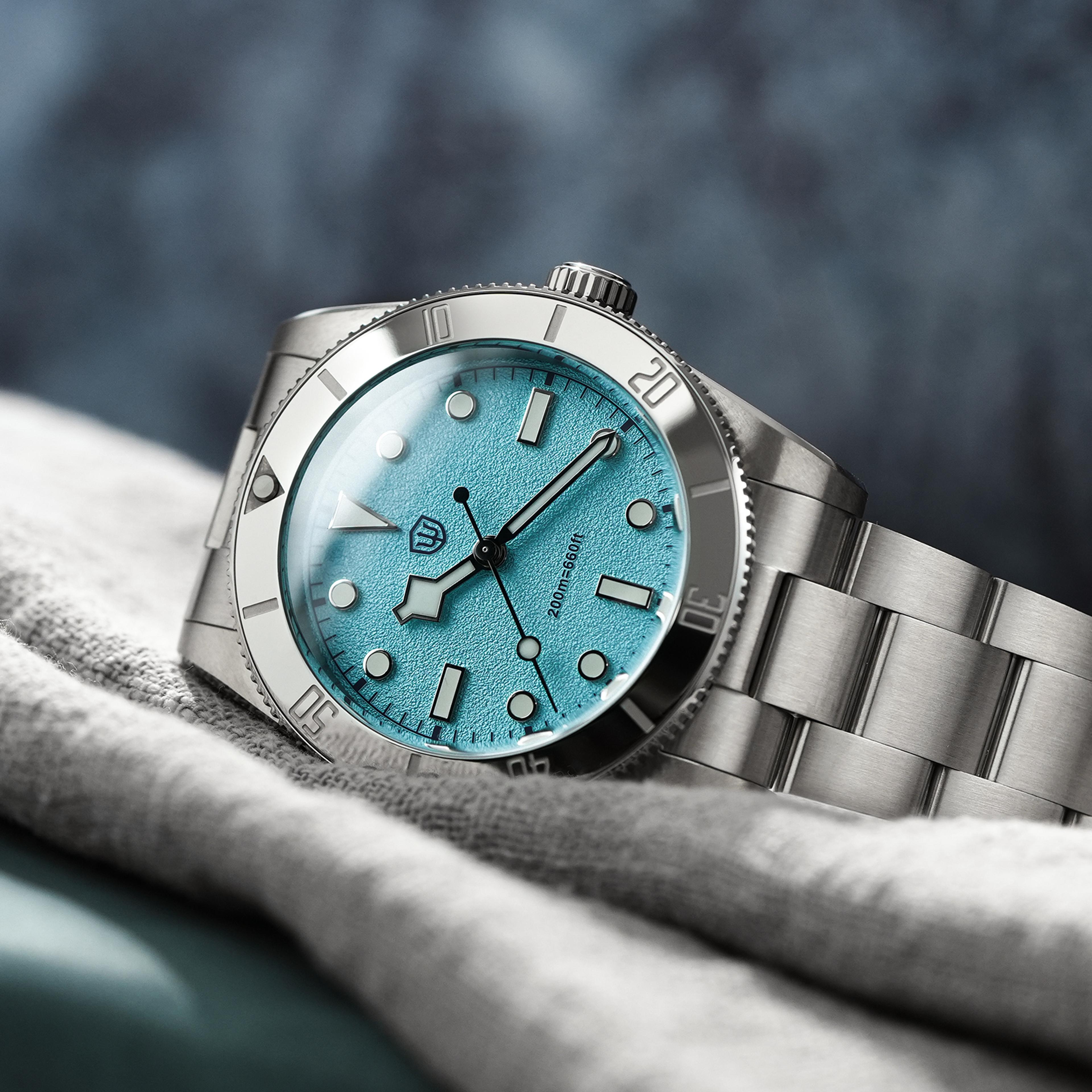 sweep second quartz dive watch with sapphire crystal luminous waterproof design