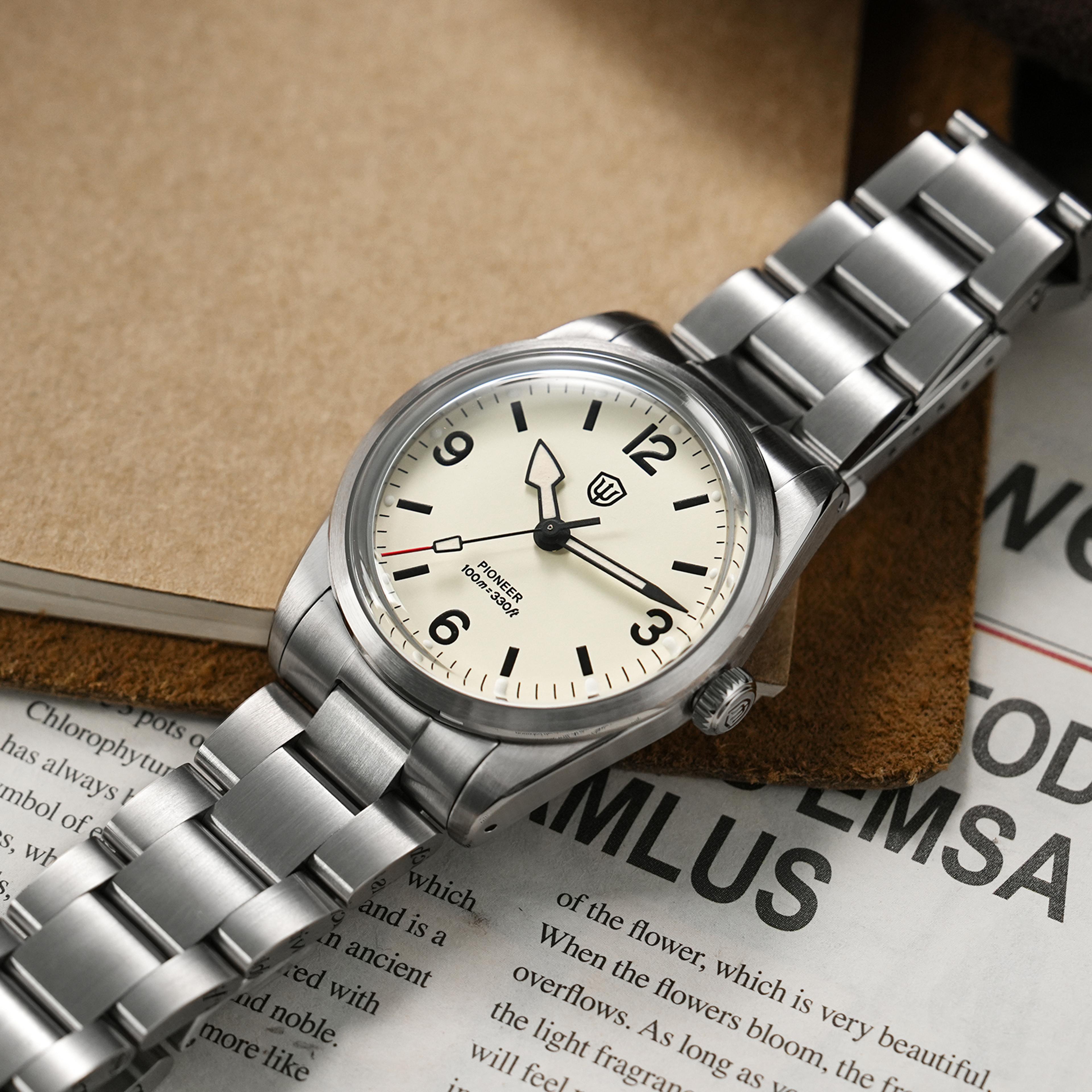 quartz sapphire crystal vintage men's watch with sweep movement waterproof design