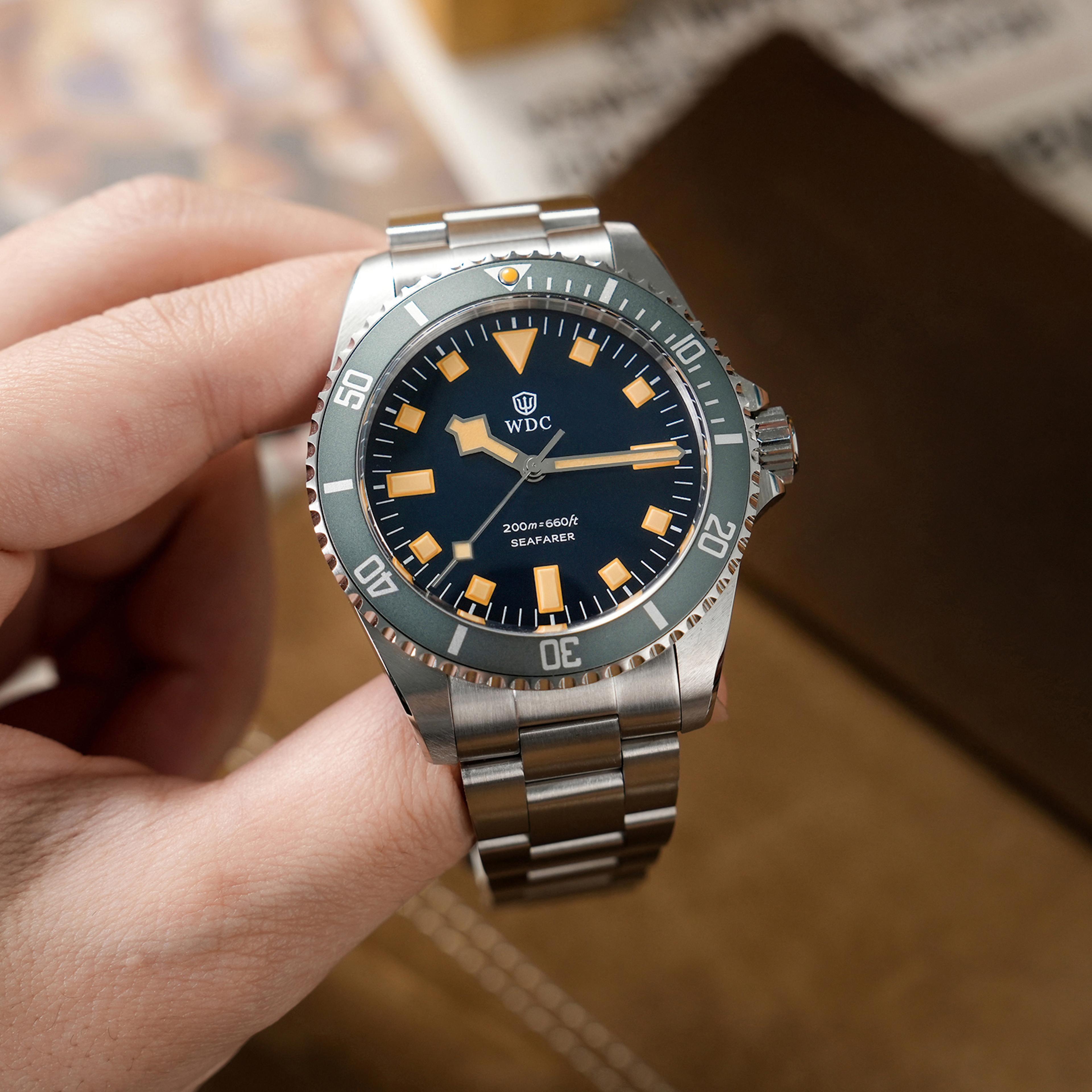 quartz diver watch sweep second sapphire waterproof steel bracelet lume mens watch