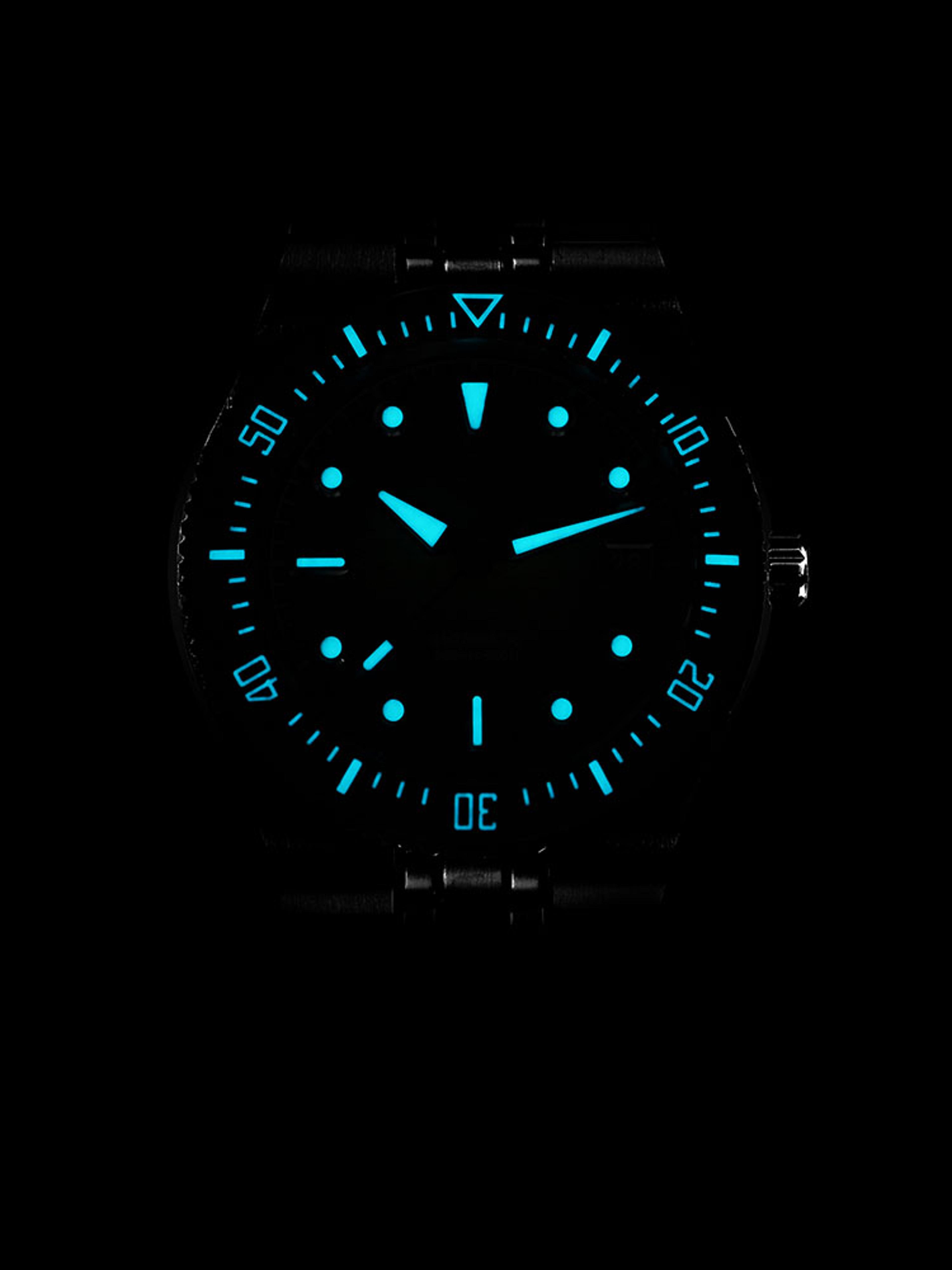 automatic diver watch with enamel spiral dial integrated bracelet