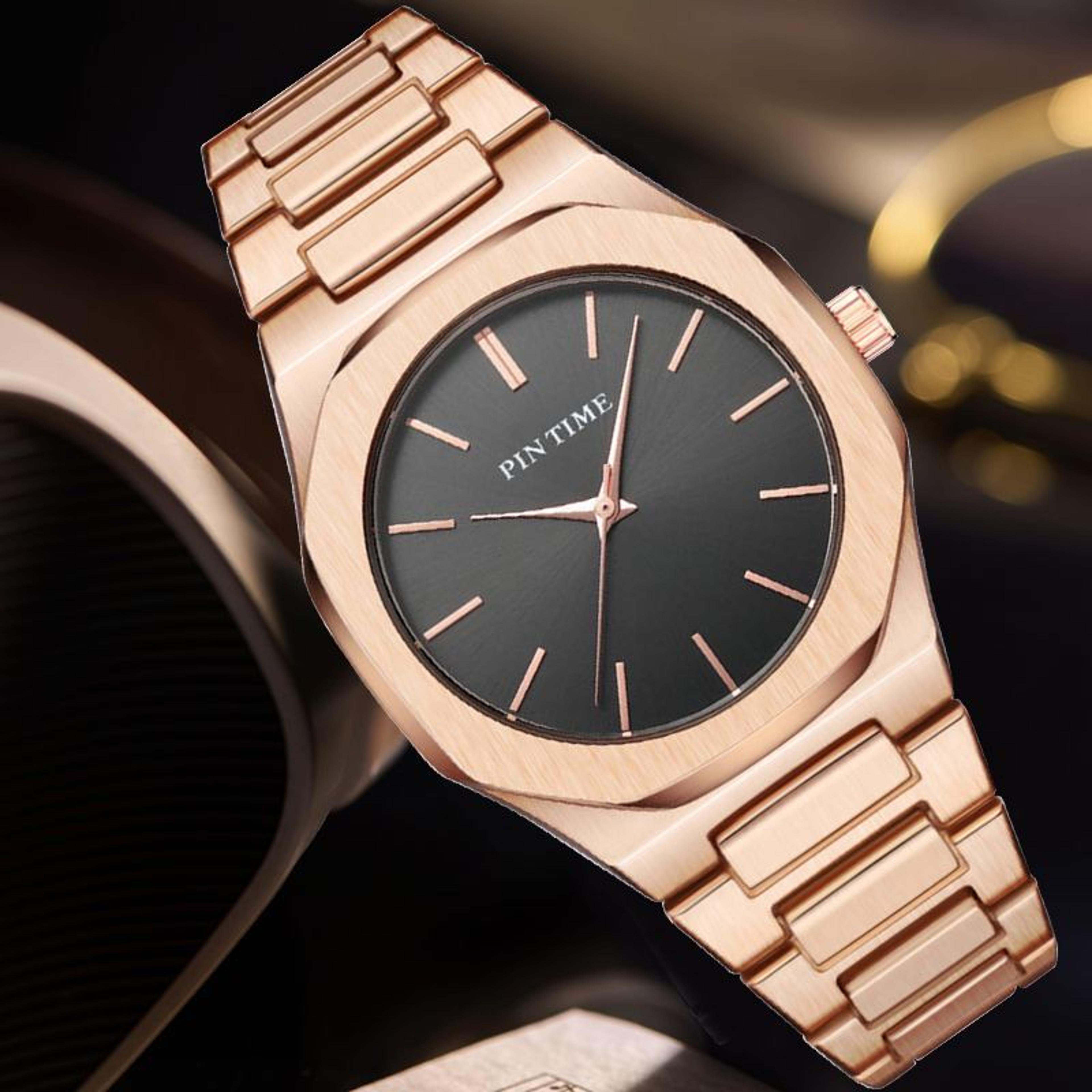 versatile waterproof quartz mens watch elegant everyday wristwatch
