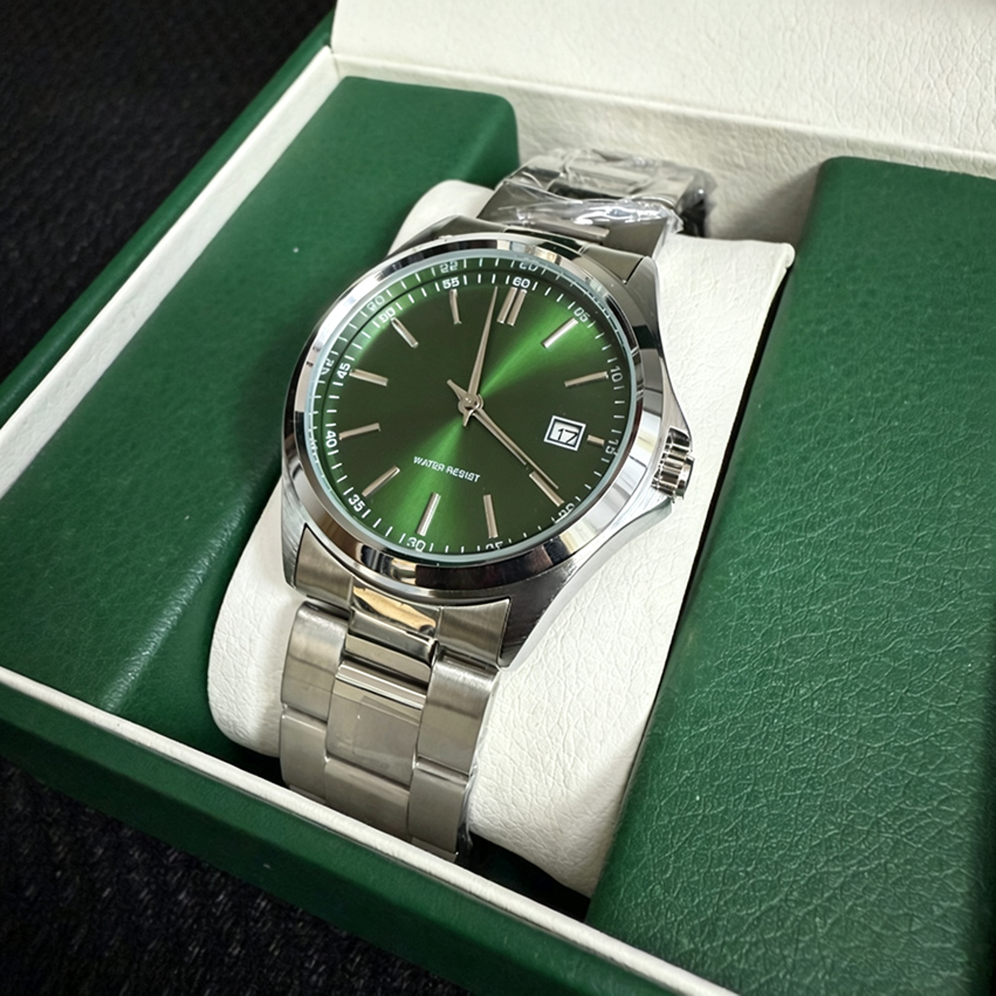 luxury green dial stainless steel quartz watch for men with date