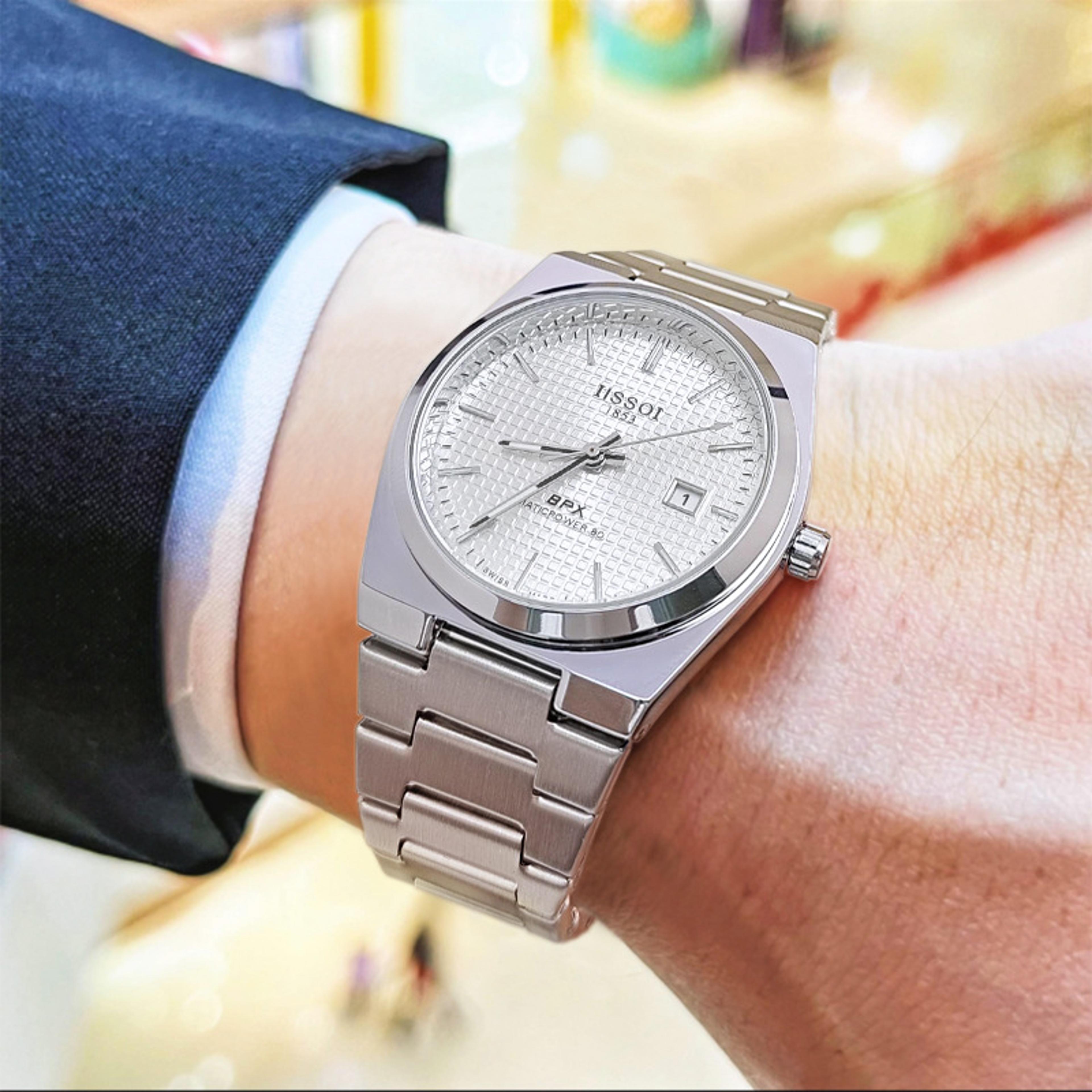 sky blue mechanical style quartz watch for men with steel bracelet and date display