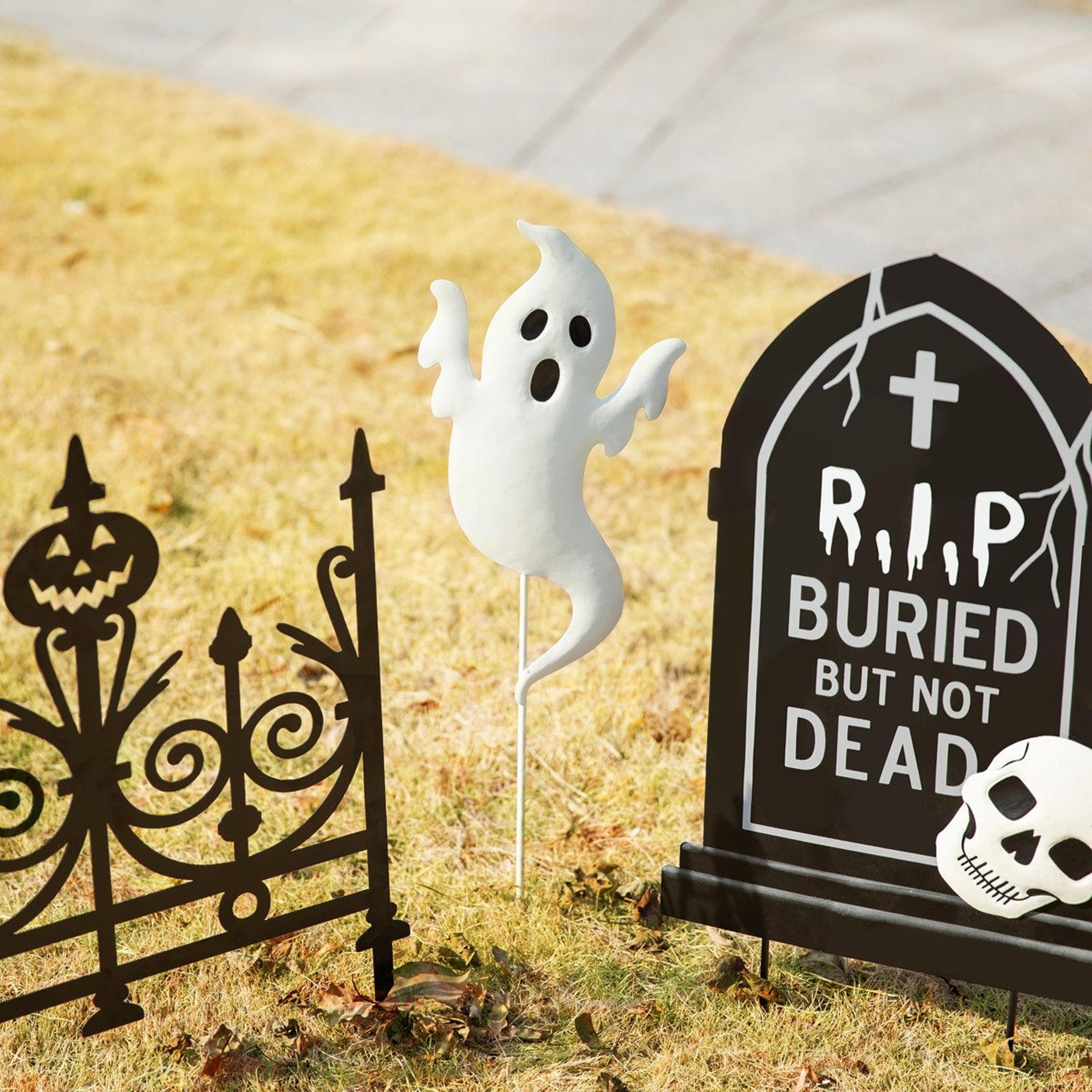 halloween metal graveyard yard stakes with ghost and tombstone decorations