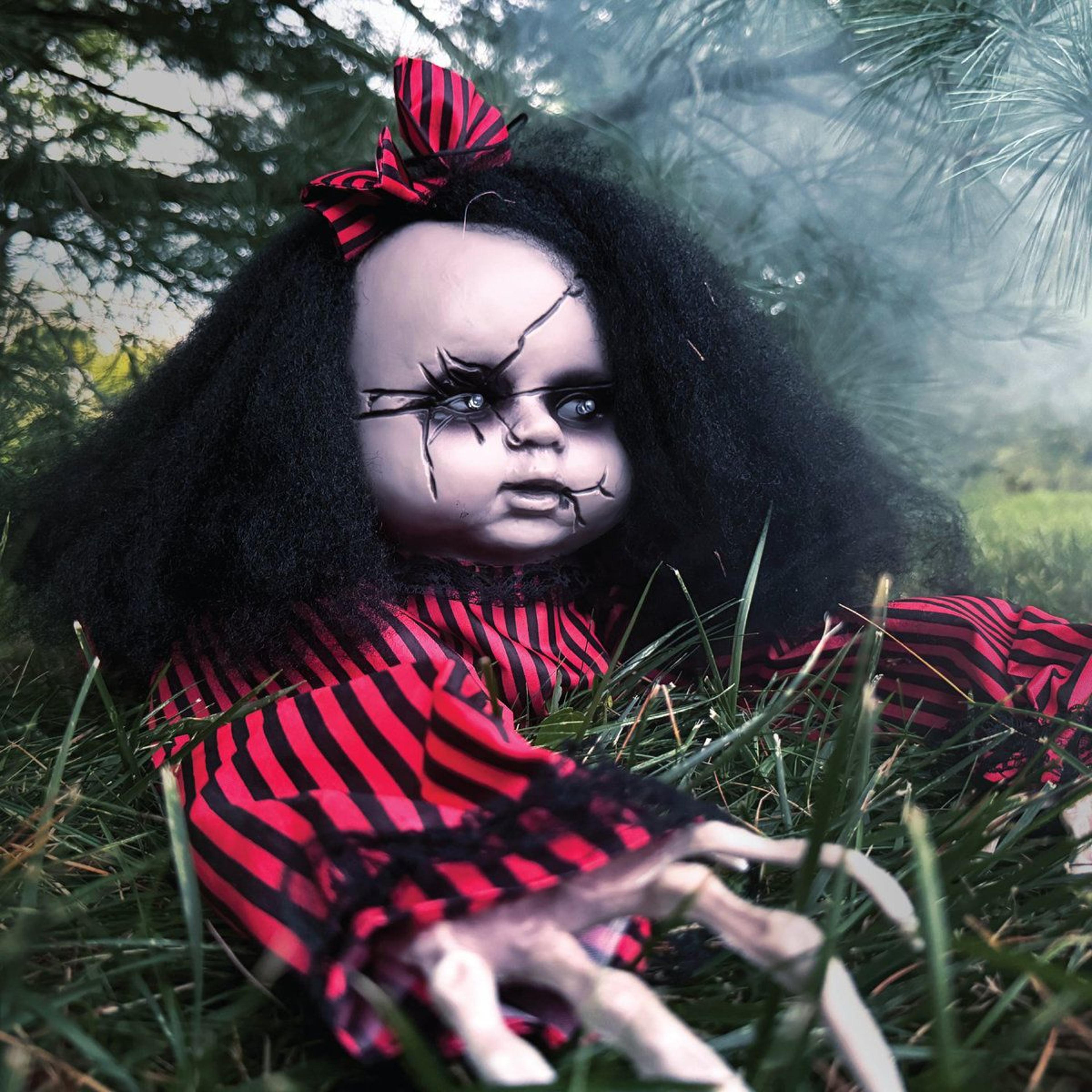 crawling haunted baby doll animatronic with blue led eyes and creepy sounds
