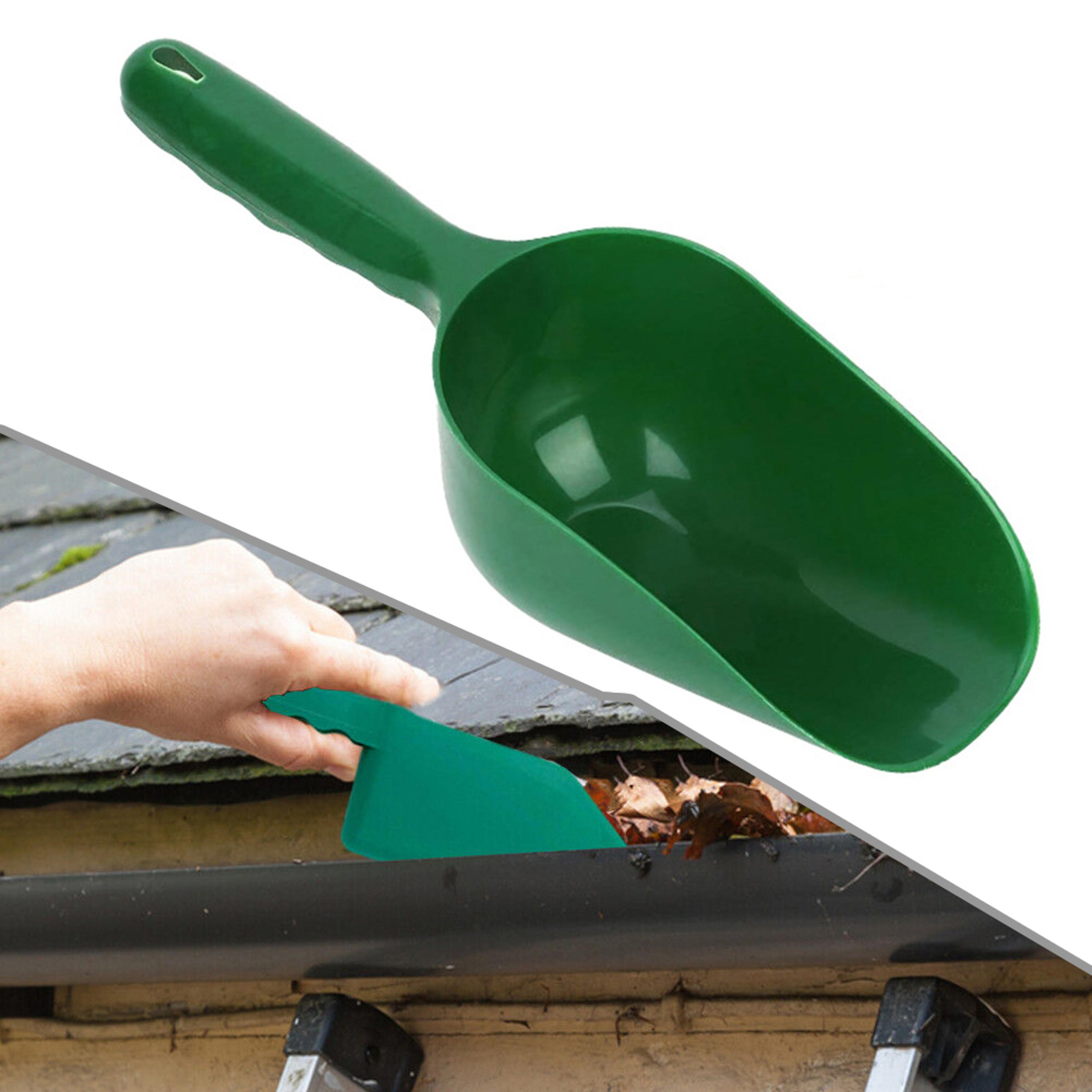 large capacity gutter scoop for fast gutter cleaning and leaf debris removal