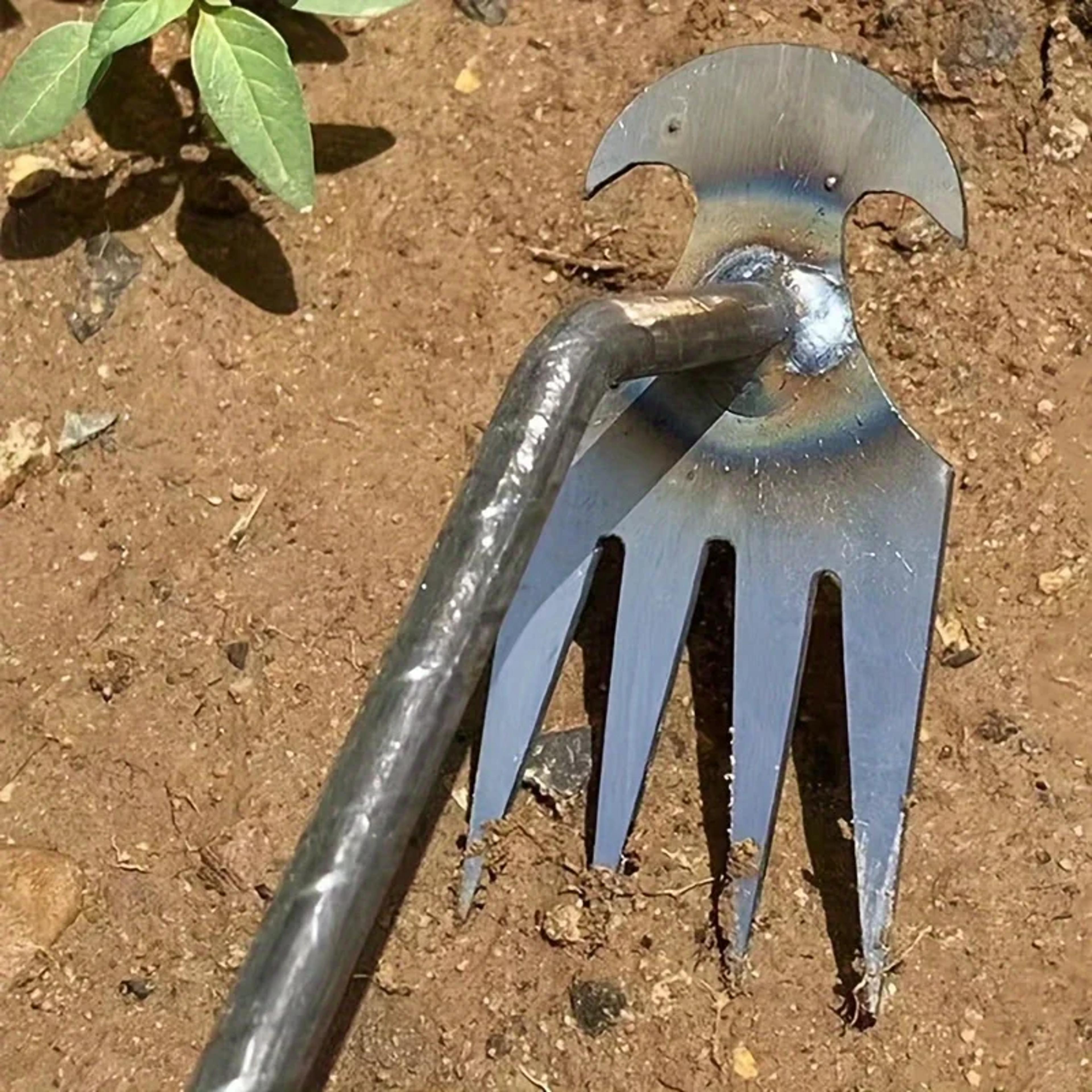 garden weeder & soil loosening hand rake for fast weed removal