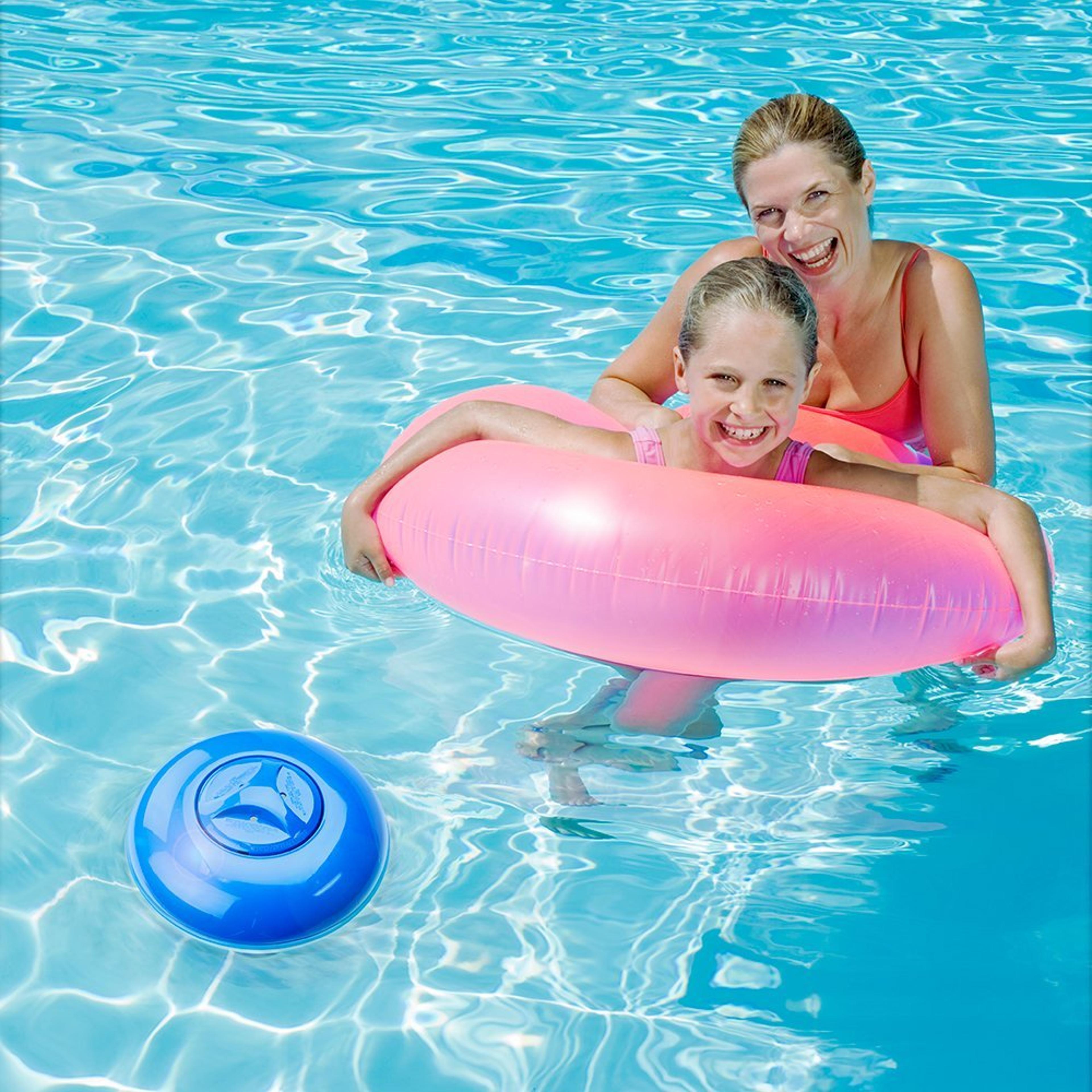 floating chlorine dispenser for pools with adjustable pool chemical floater tablet holder