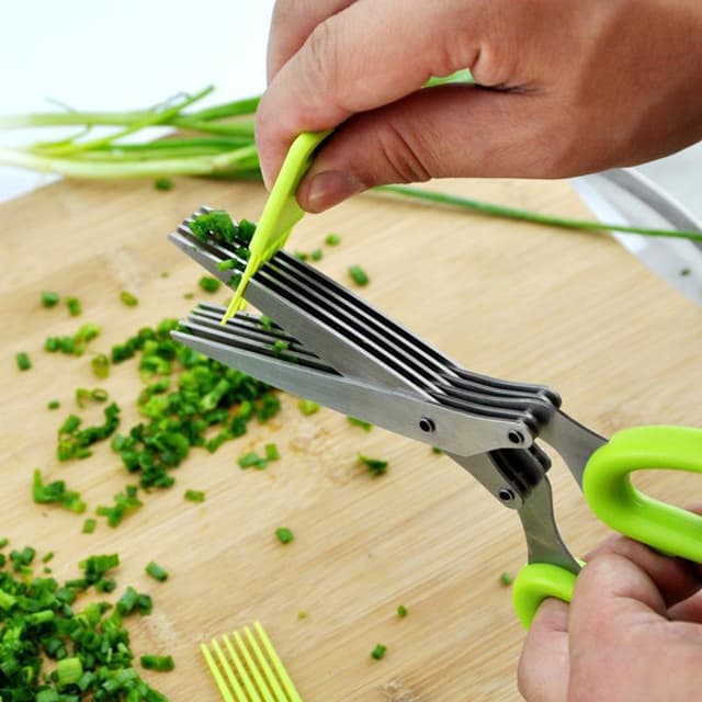 Kitchen Essentials Scissors 1