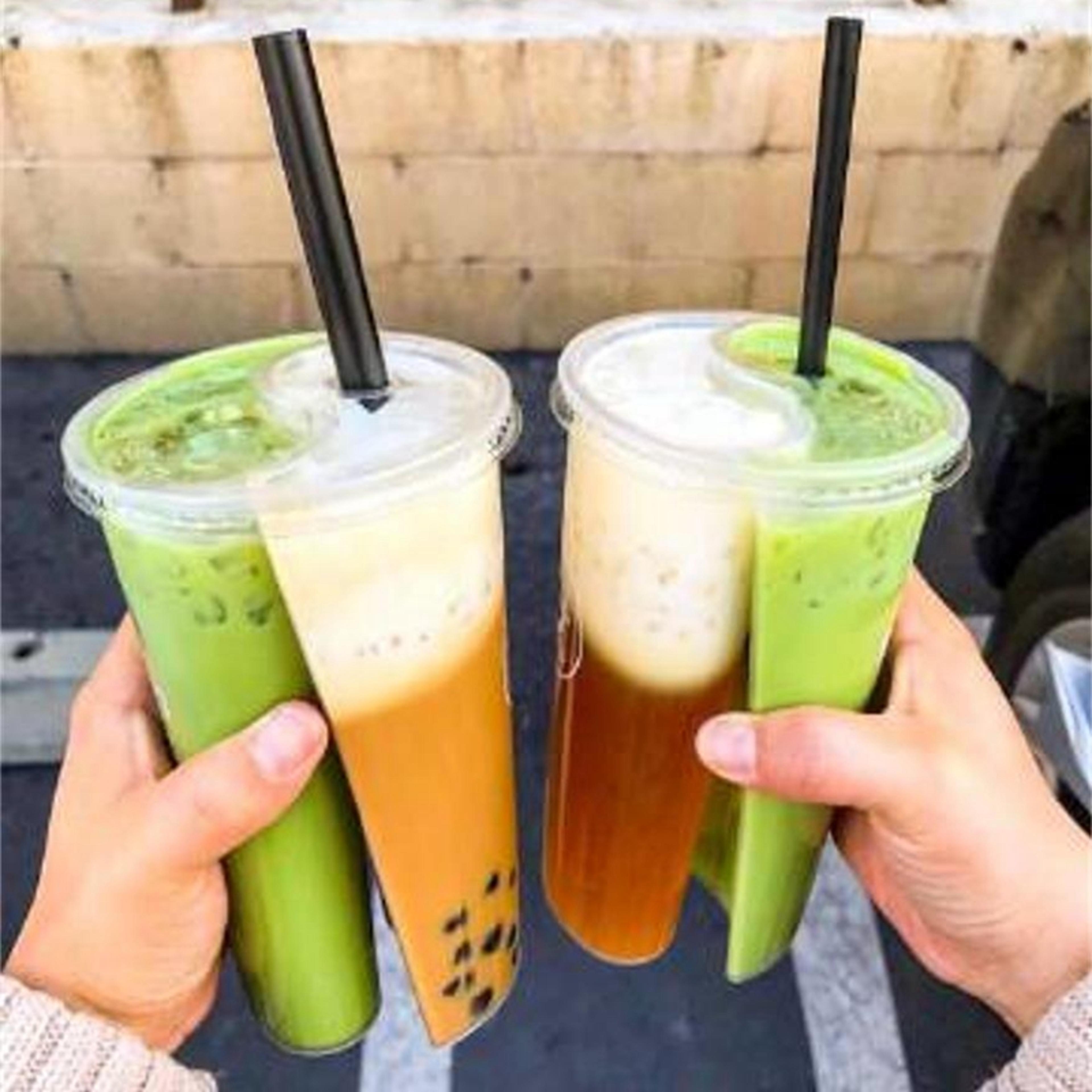 disposable plastic cups with lids for bubble tea & smoothies