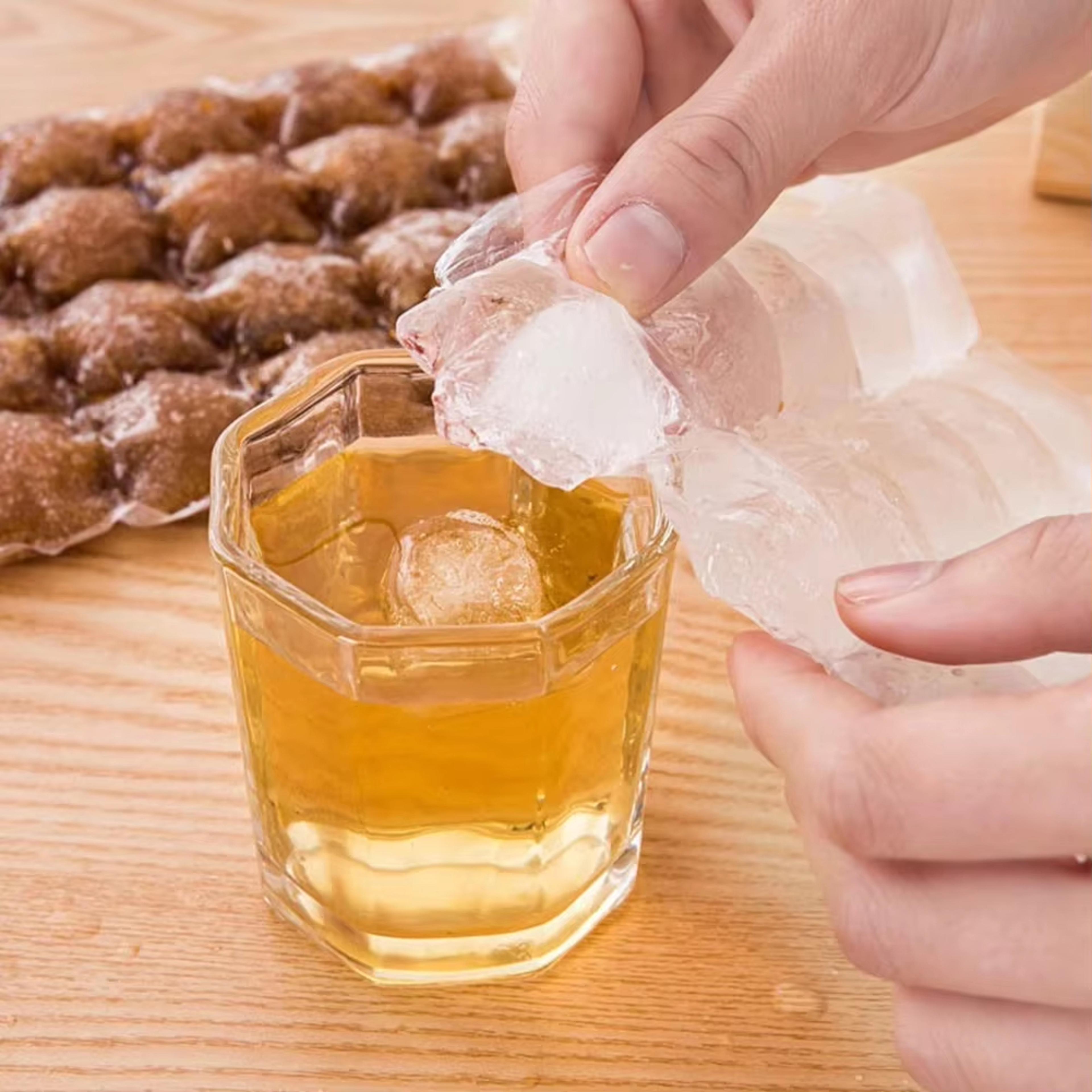 self sealing disposable ice cube bags for freezer drinks and parties