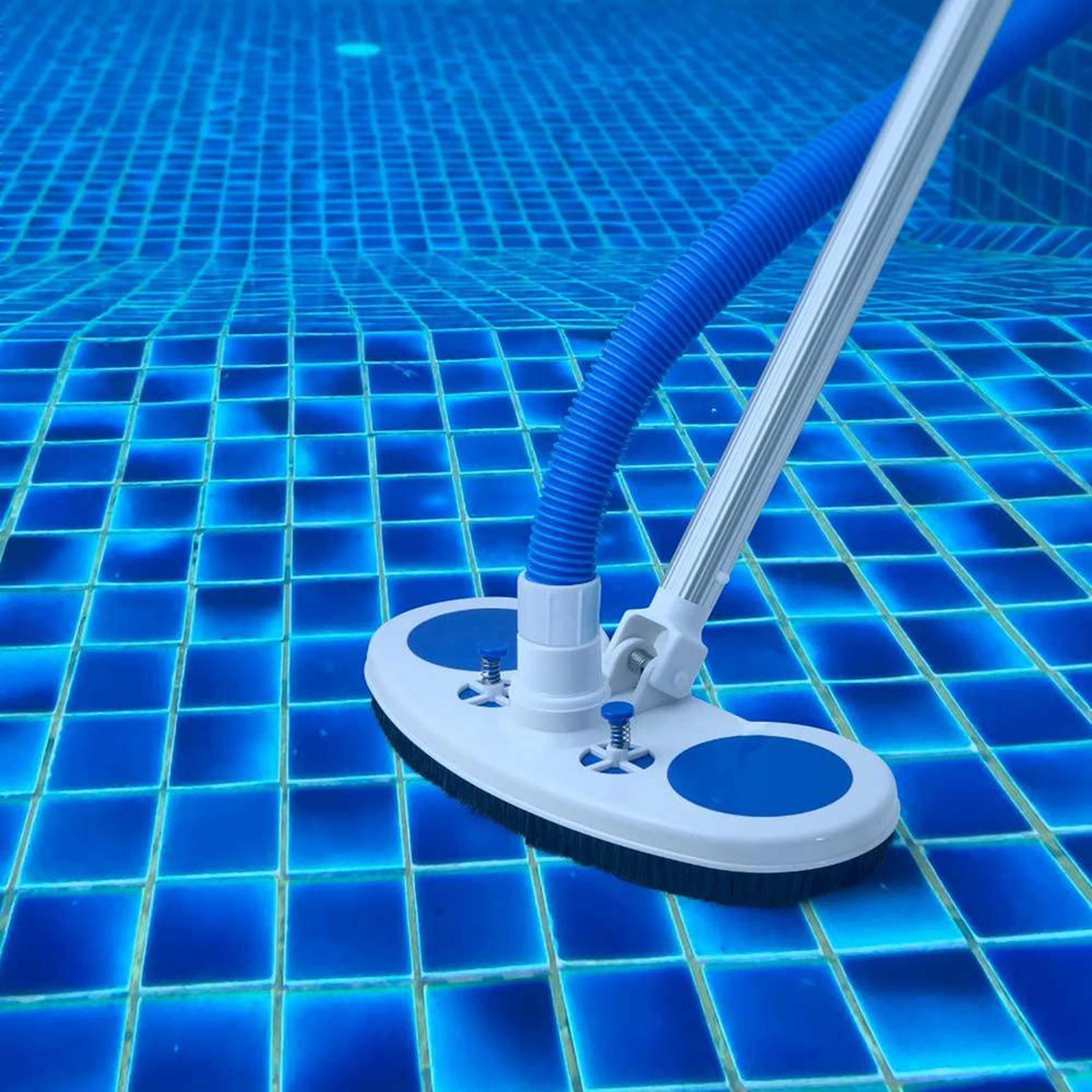 pool vacuum head with brush for bottom and wall cleaning