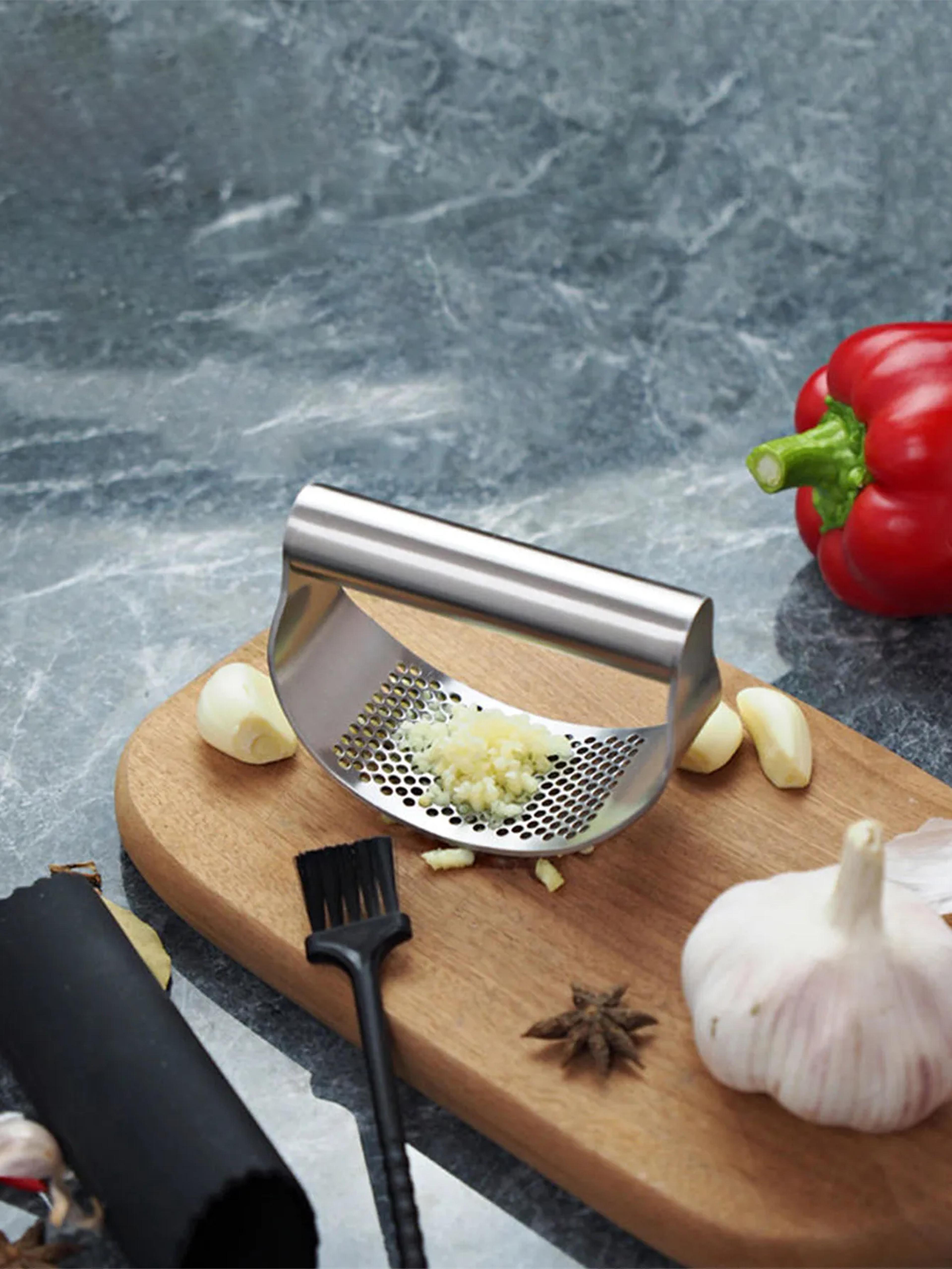 garlic crusher press, manual stainless steel garlic mincer, kitchen food processor tool for fruits and vegetables