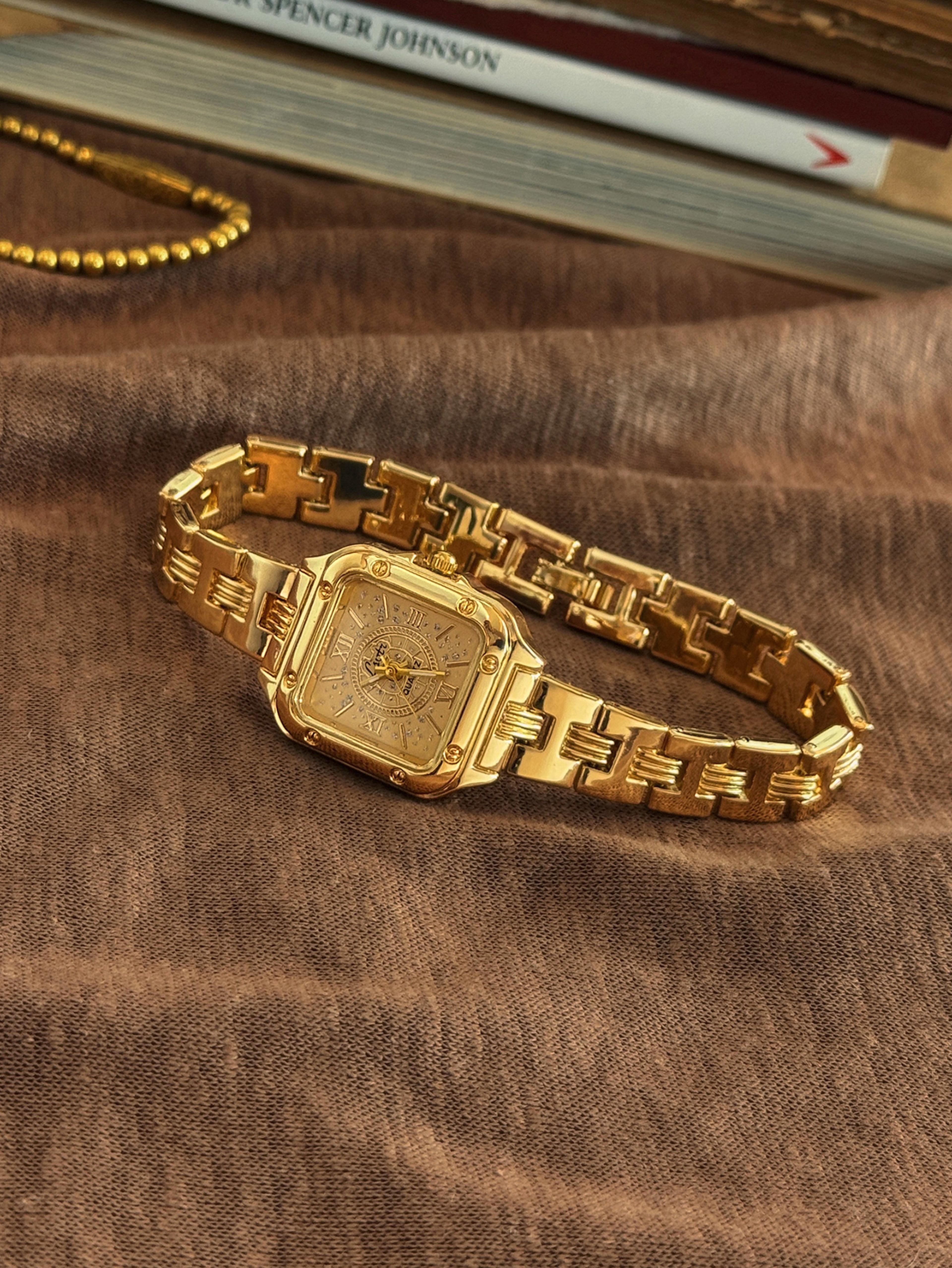 elegant women's quartz watch with gold stainless steel bracelet & gypsophila dial