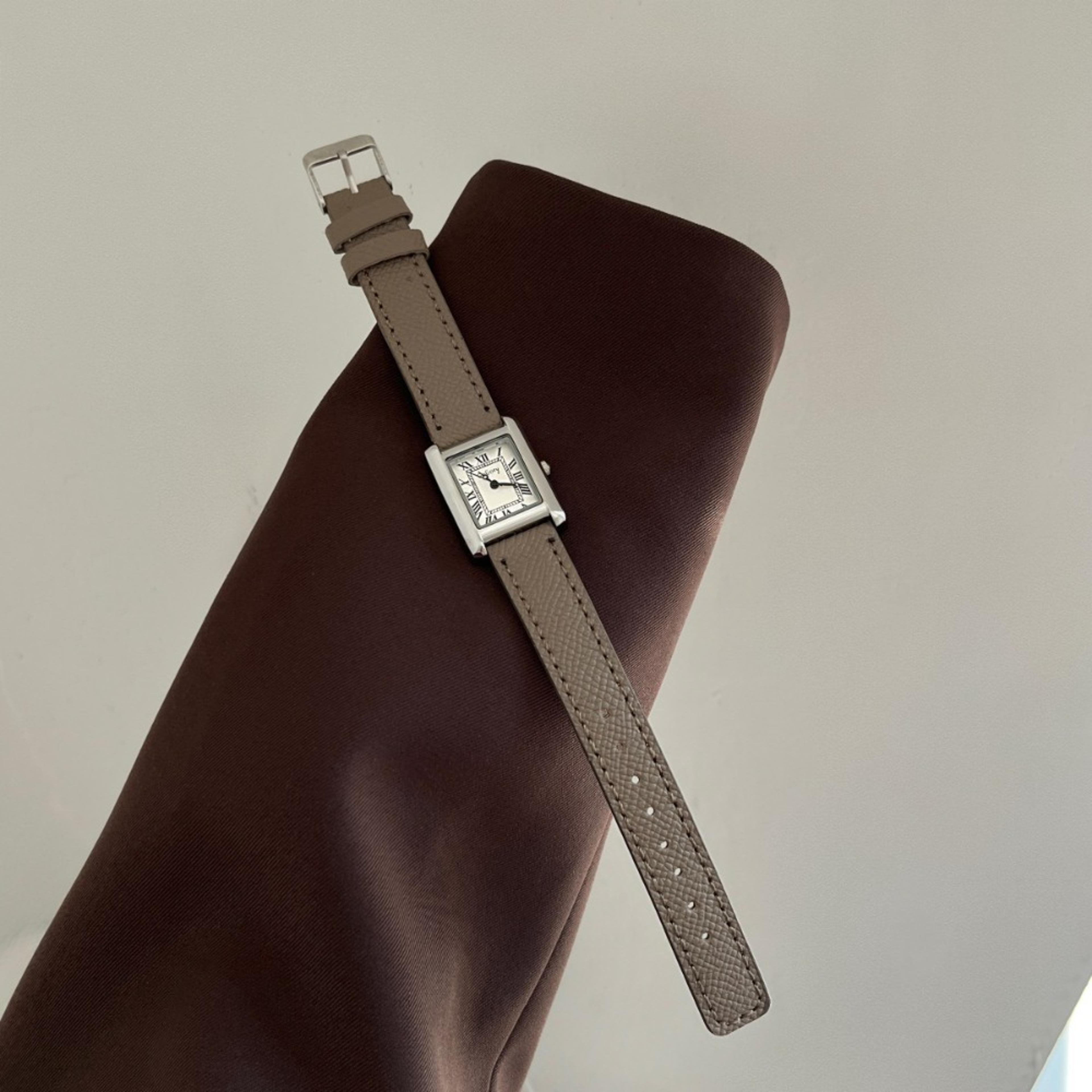 elegant women's leather watch minimalist rectangle watch with quartz movement & roman numeral dial