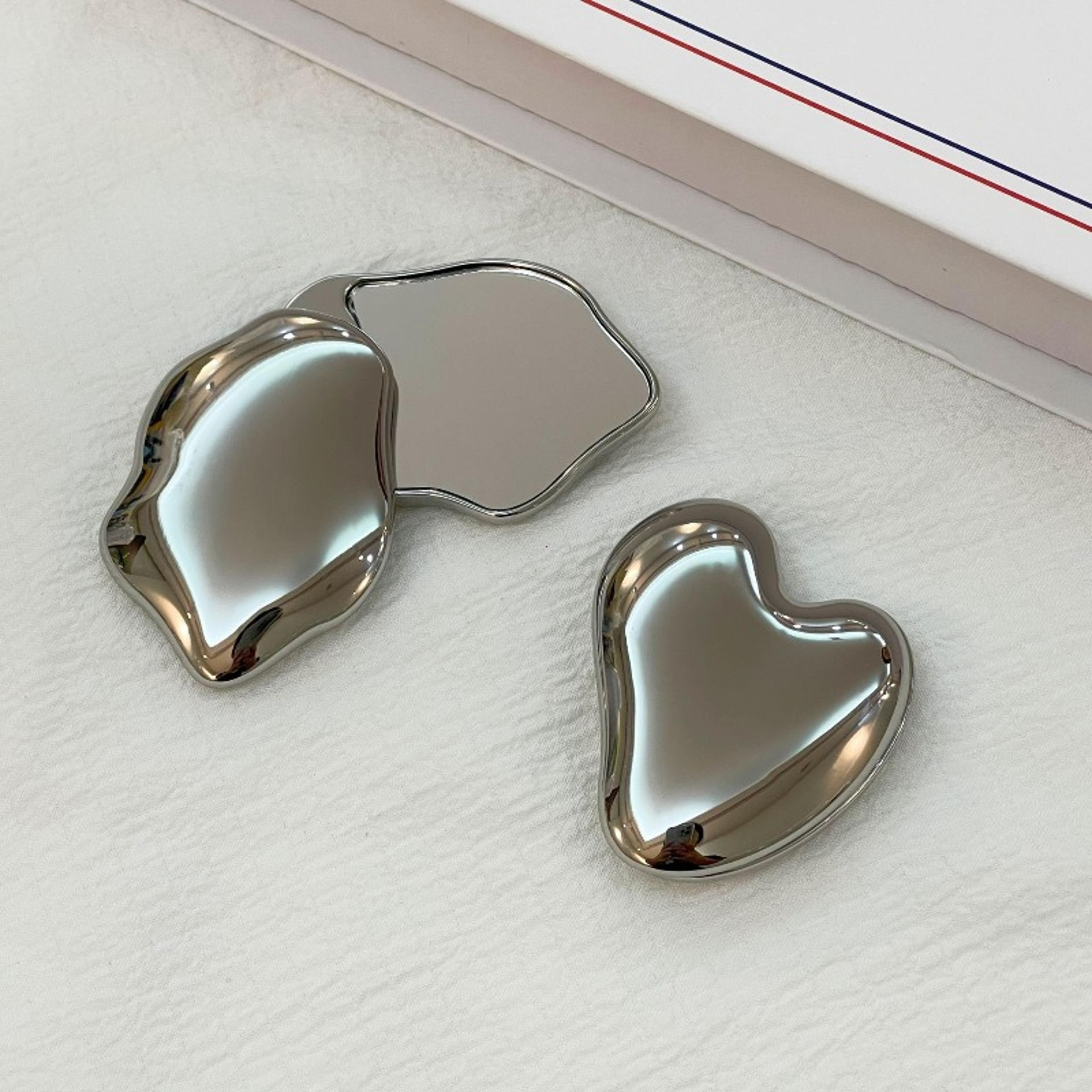 elegant heart shaped compact mirror metal portable makeup mirror for purse & travel touch-ups