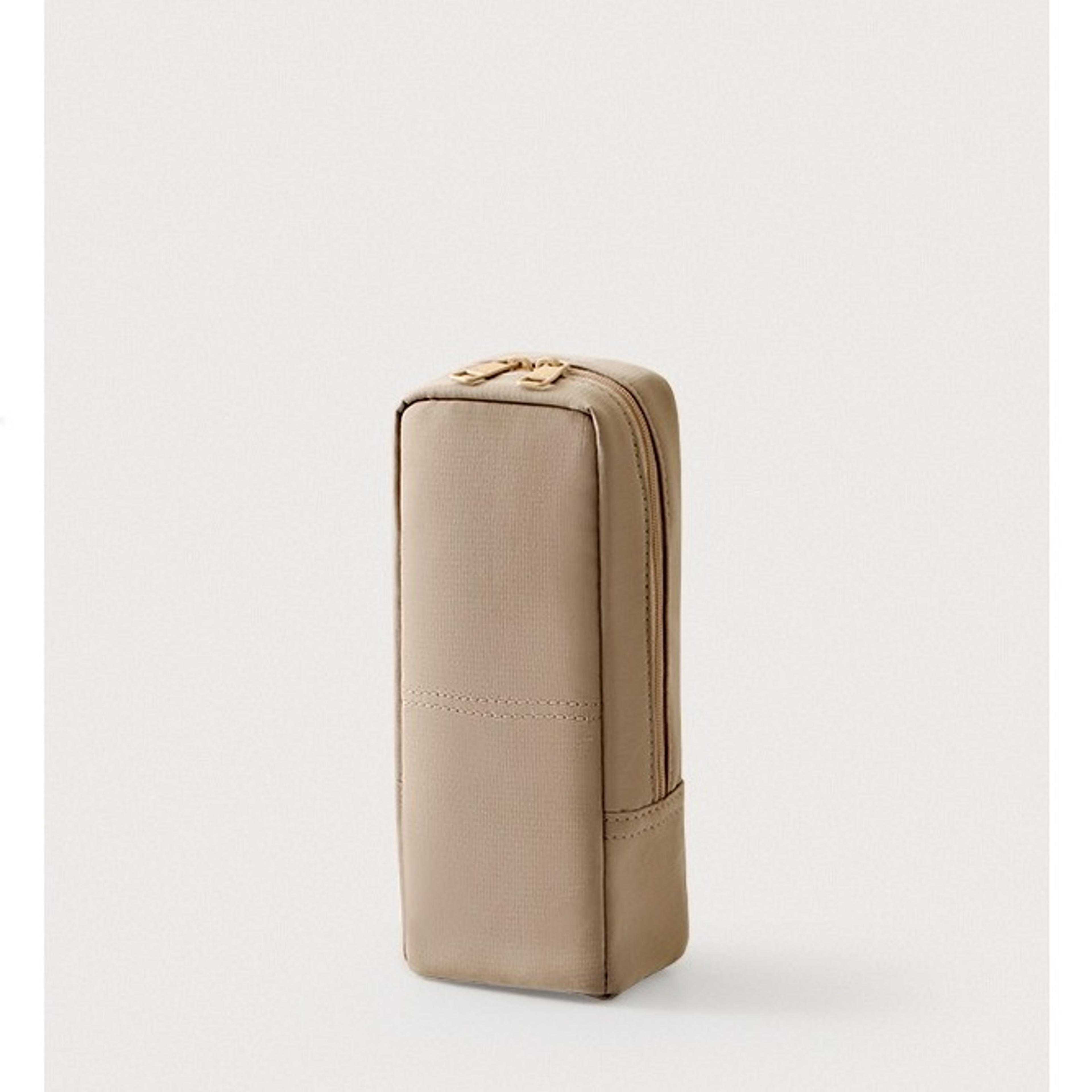 magnetic travel makeup brush bag with stand up cosmetic organizer