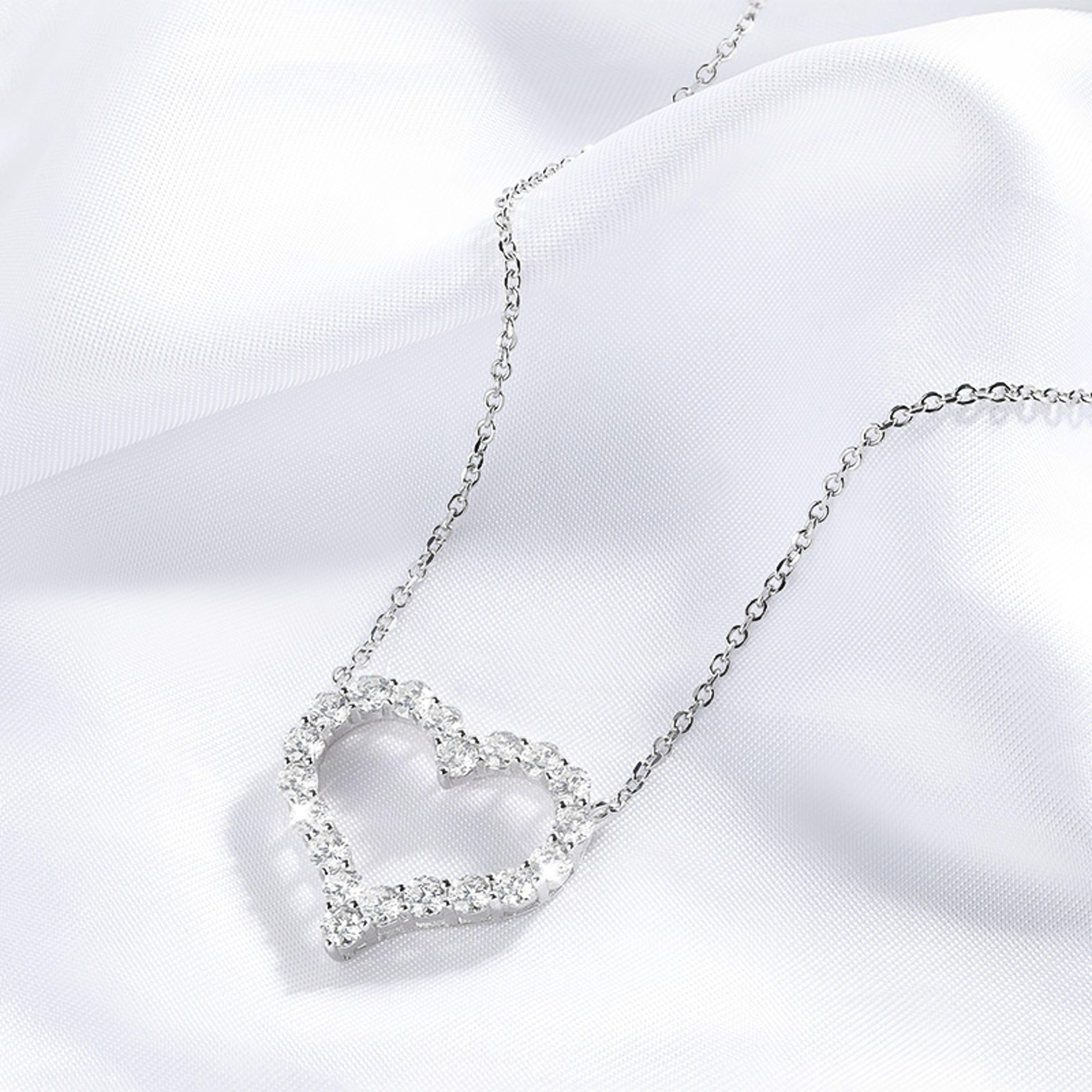 2ct moissanite heart necklace s925 silver sparkling pendant for women