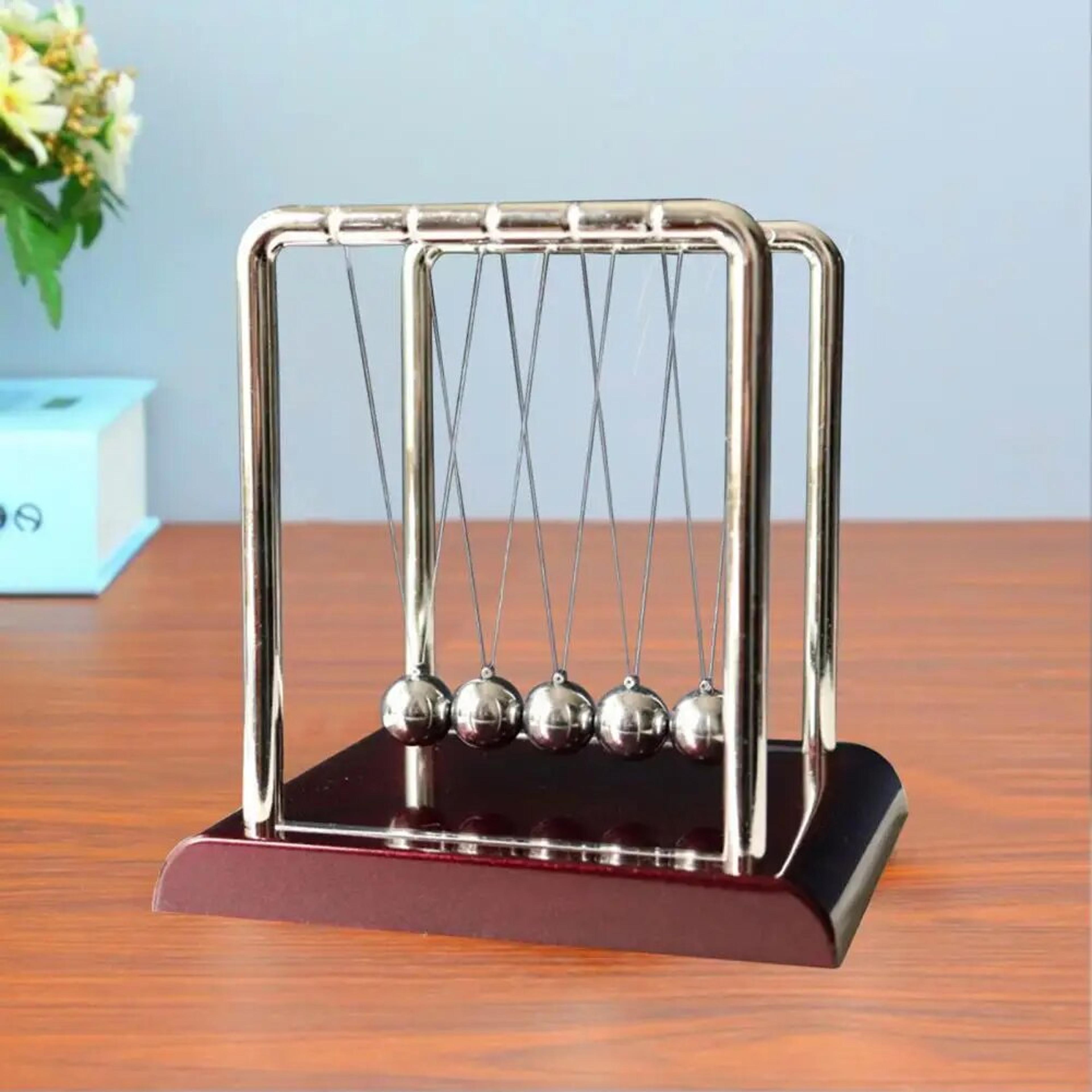 newton's cradle: square design metal pendulum toy for educational physics & office stress relief