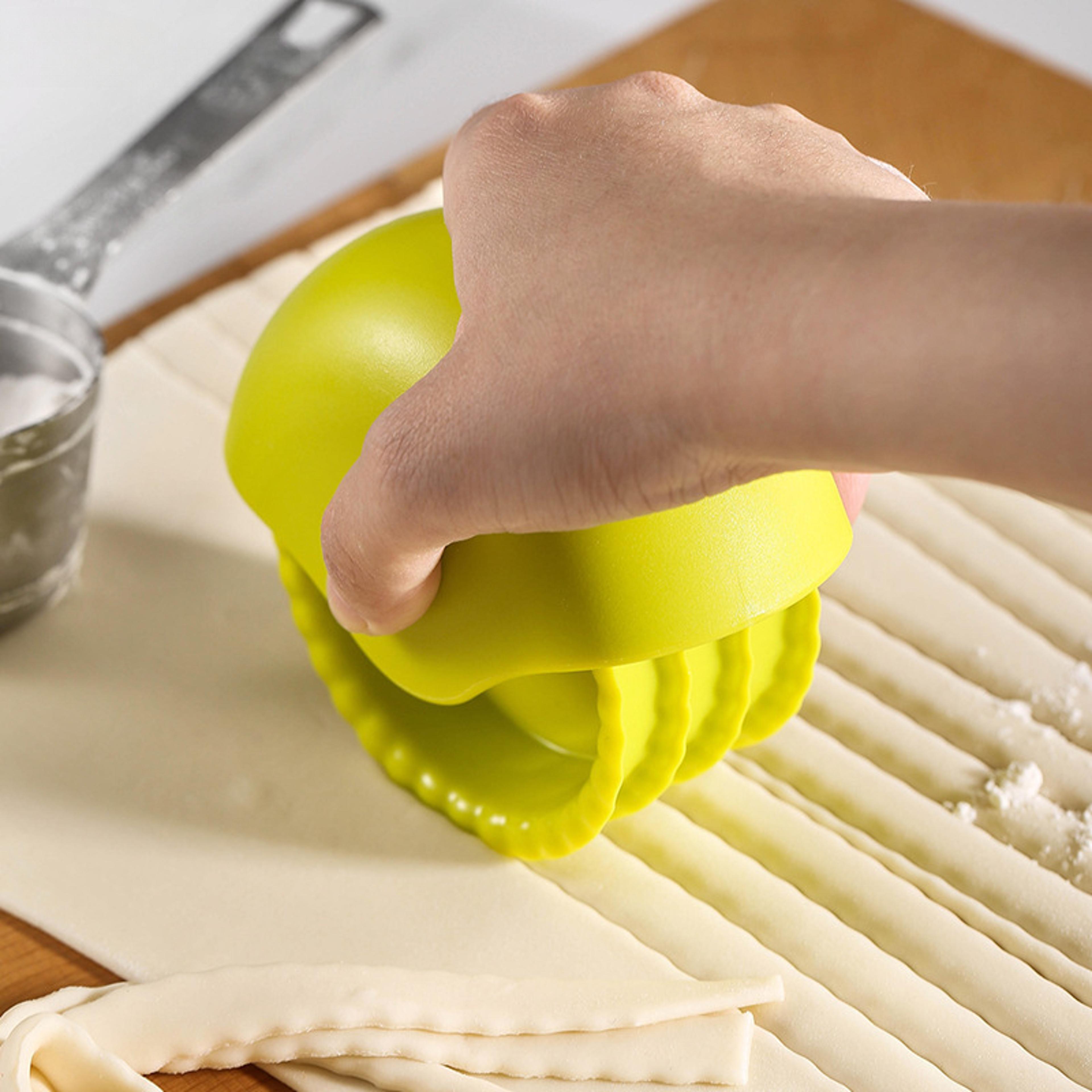 multi wheel pizza cutter and dough press set for pastry, ravioli and biscuit making