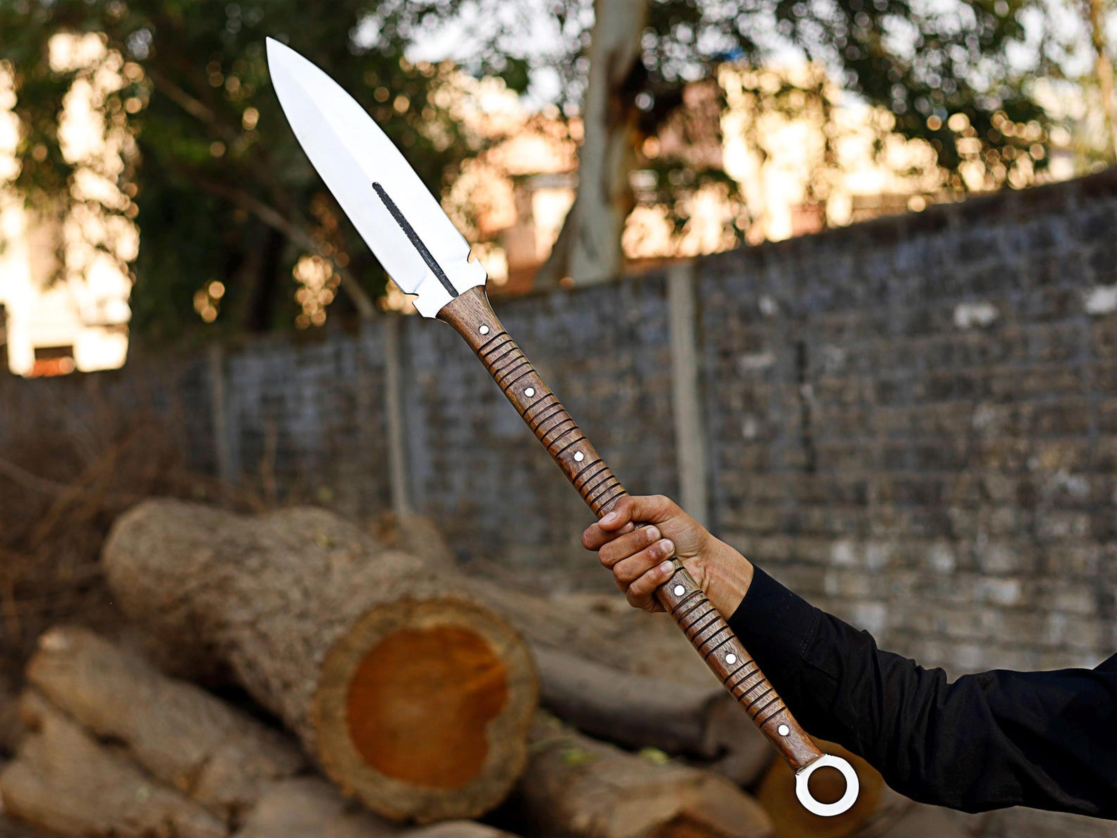 hand forged collectible leaf spear with tempered blade for hunting and outdoor activities