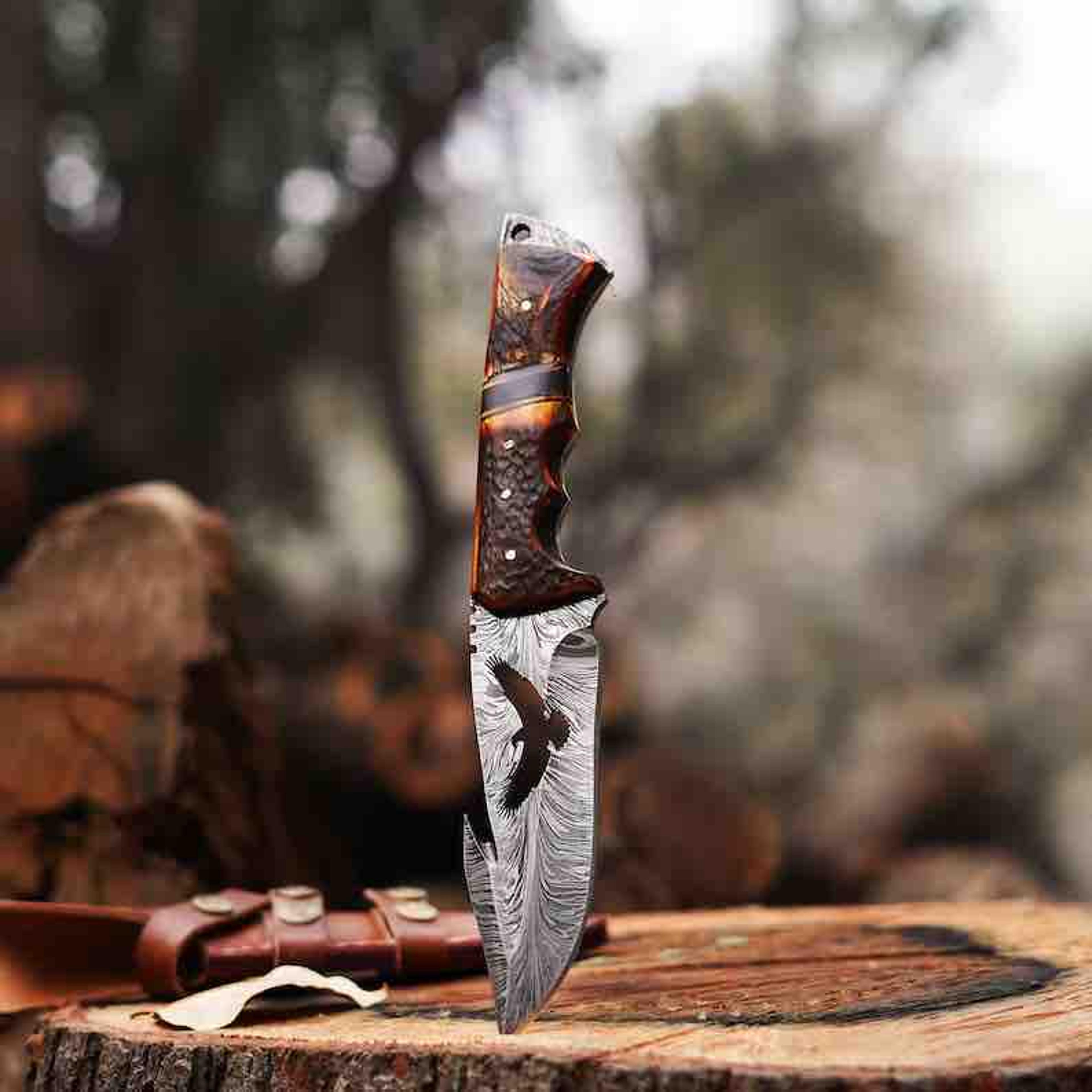 hand forged damascus steel hunting knife , best damascus knife for outdoors adventure, christmas gift for him