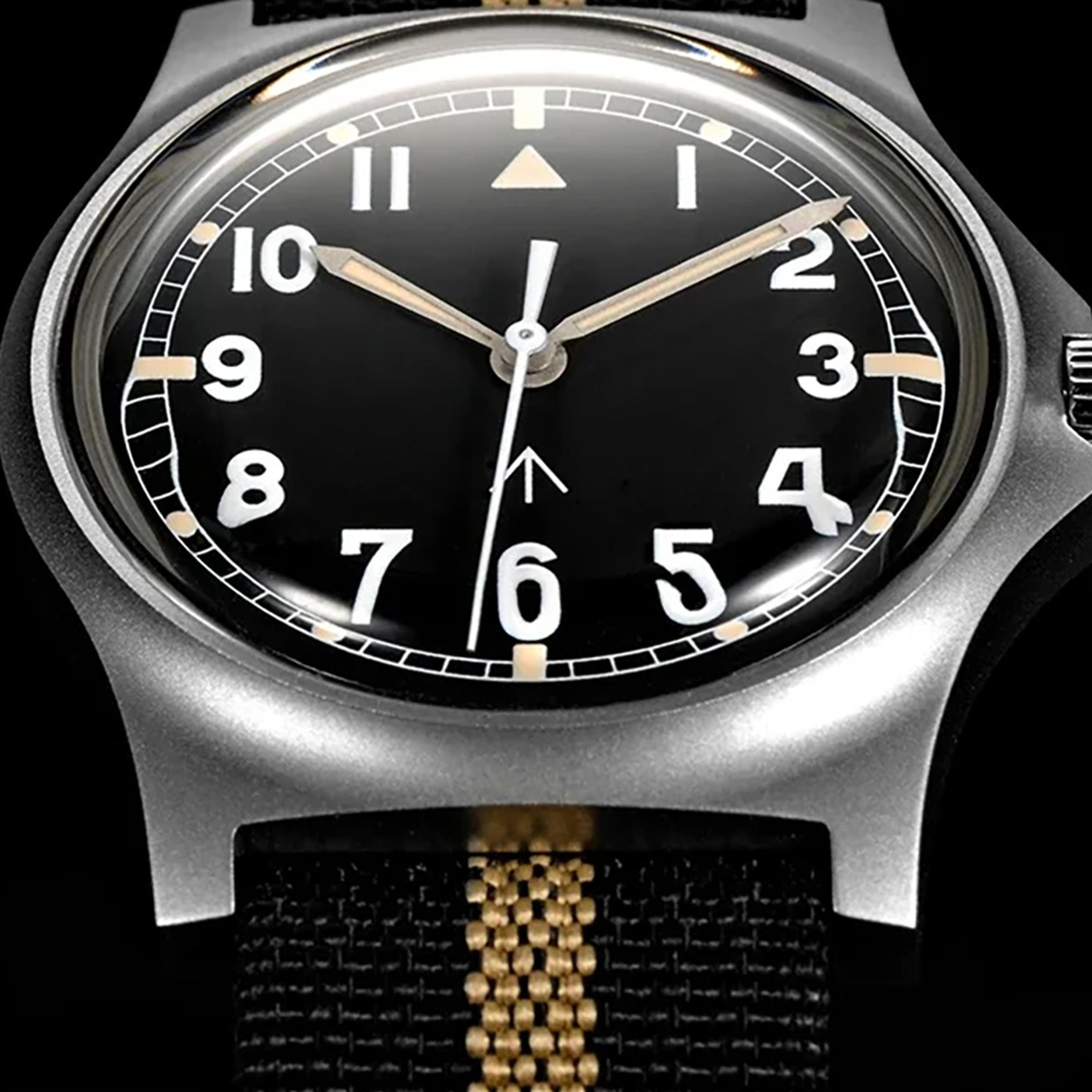 mens quartz watch with stainless steel case luminous dial waterproof design