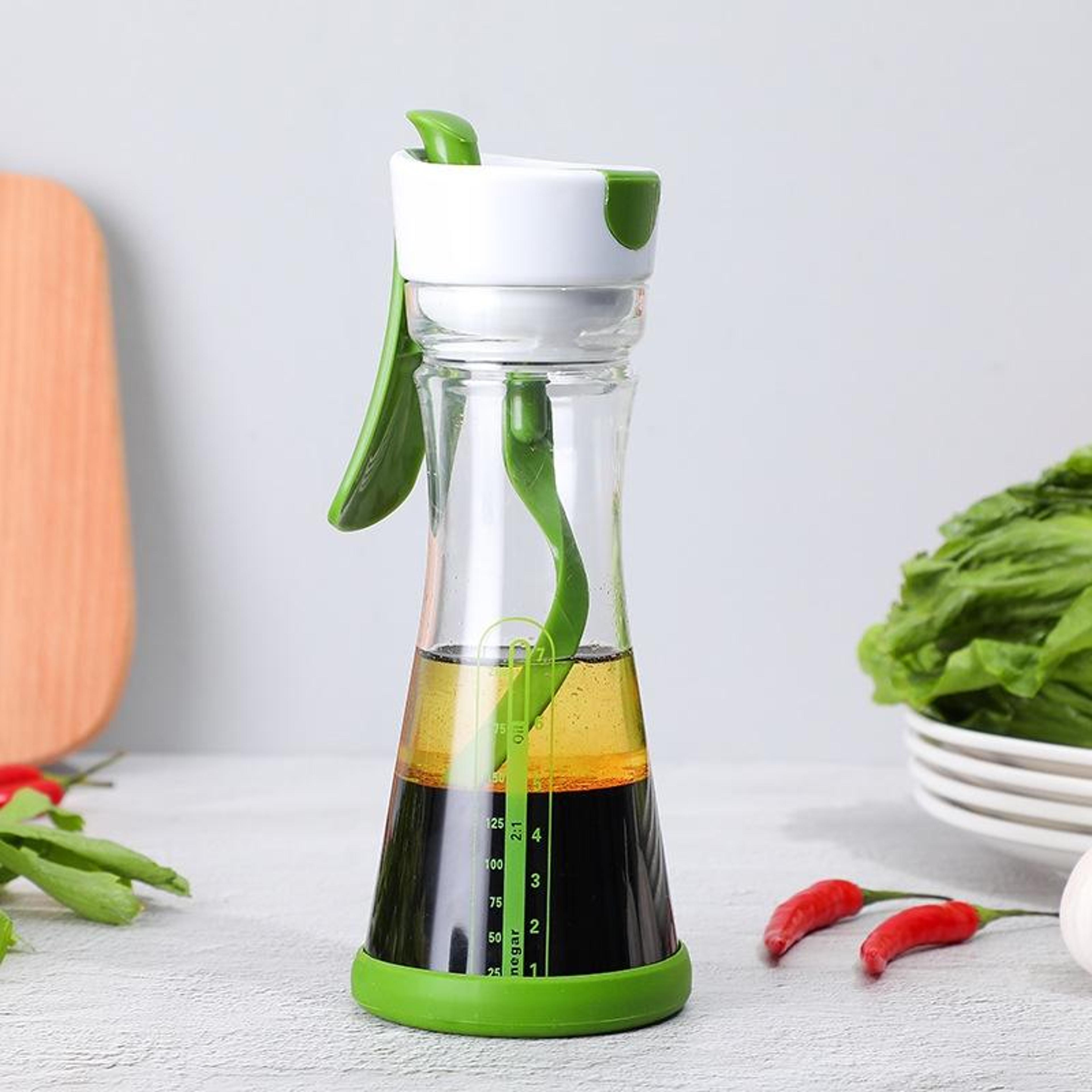 smartmix salad dressing shaker bottle with measuring scale and leakproof lid