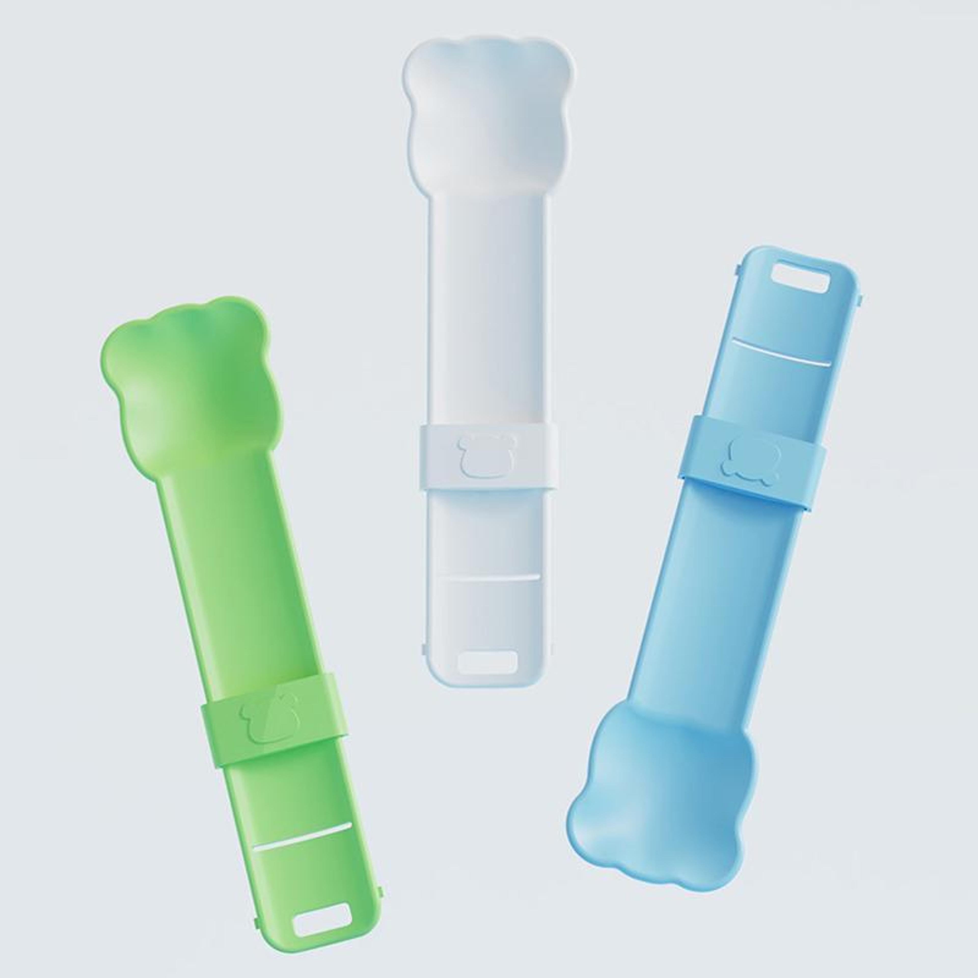 safesqueeze cat treat dispenser spoon for cat snack tubes & puree feeding