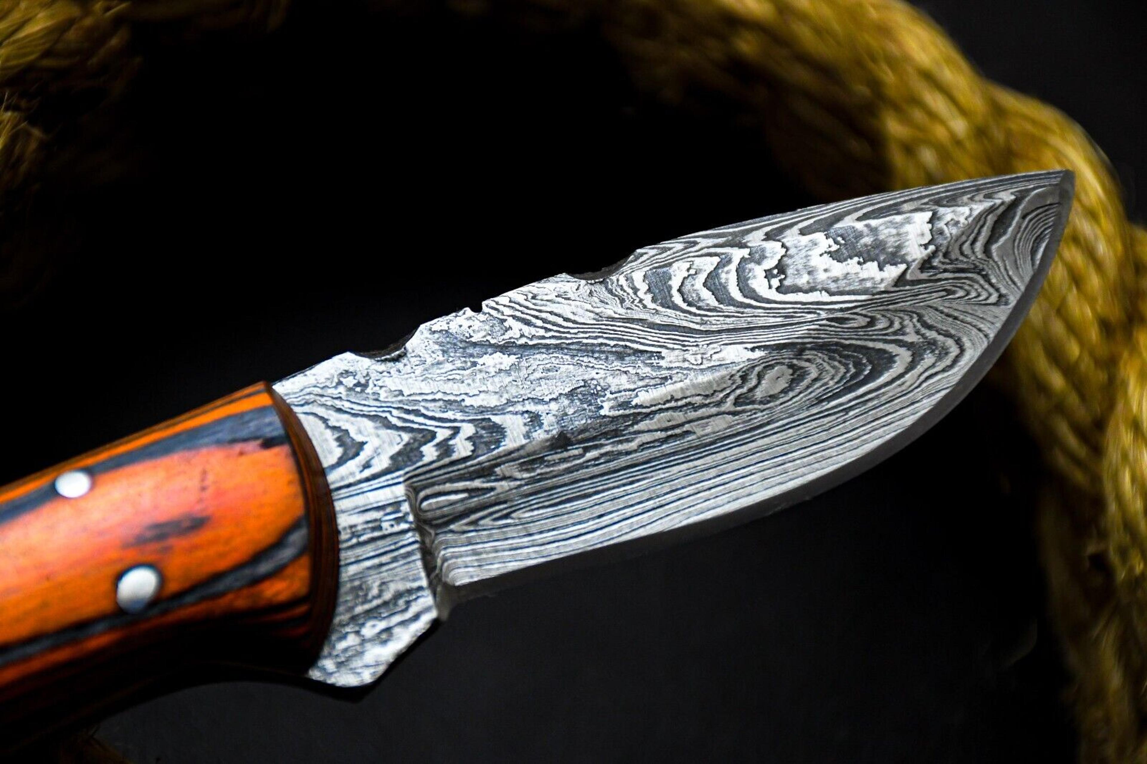 beautifull custom handmade damascus steel hunting skinning knife handle pakka wood,