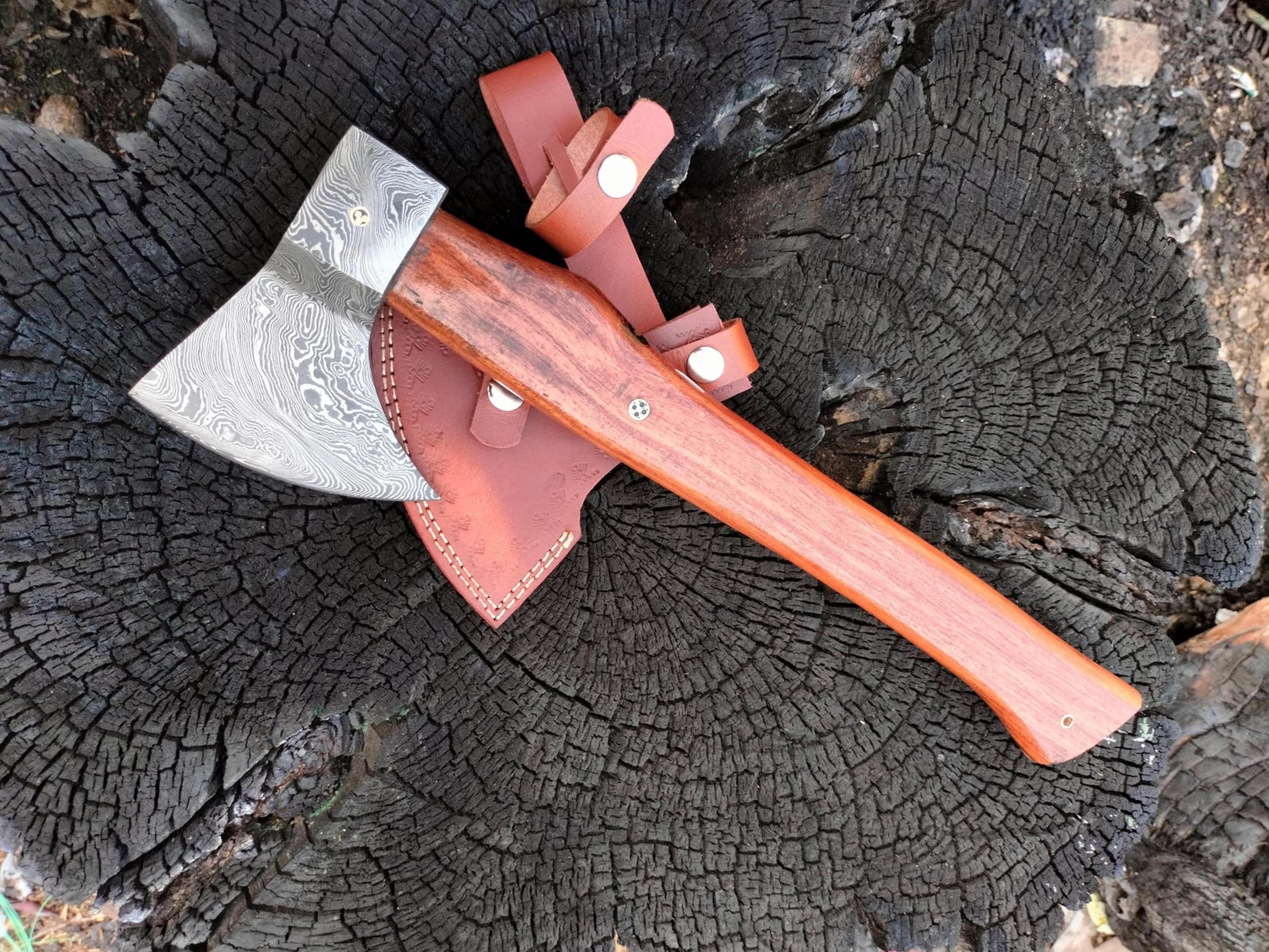 heritage woodsman axe – wide patterned blade, hardwood haft & hand-stitched leather cover