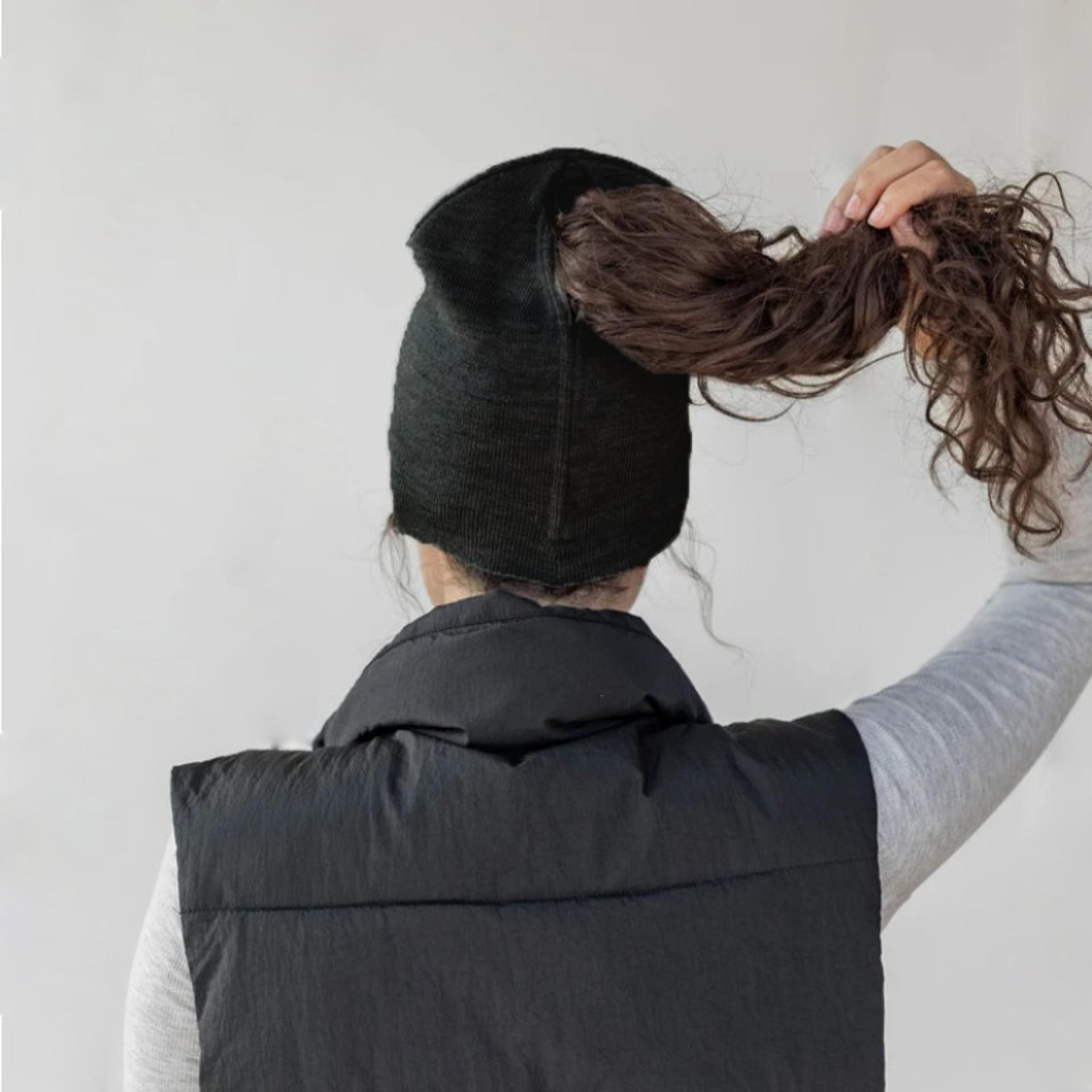 wool cap with magnetic opening, automatic knitted ponytail cap for women