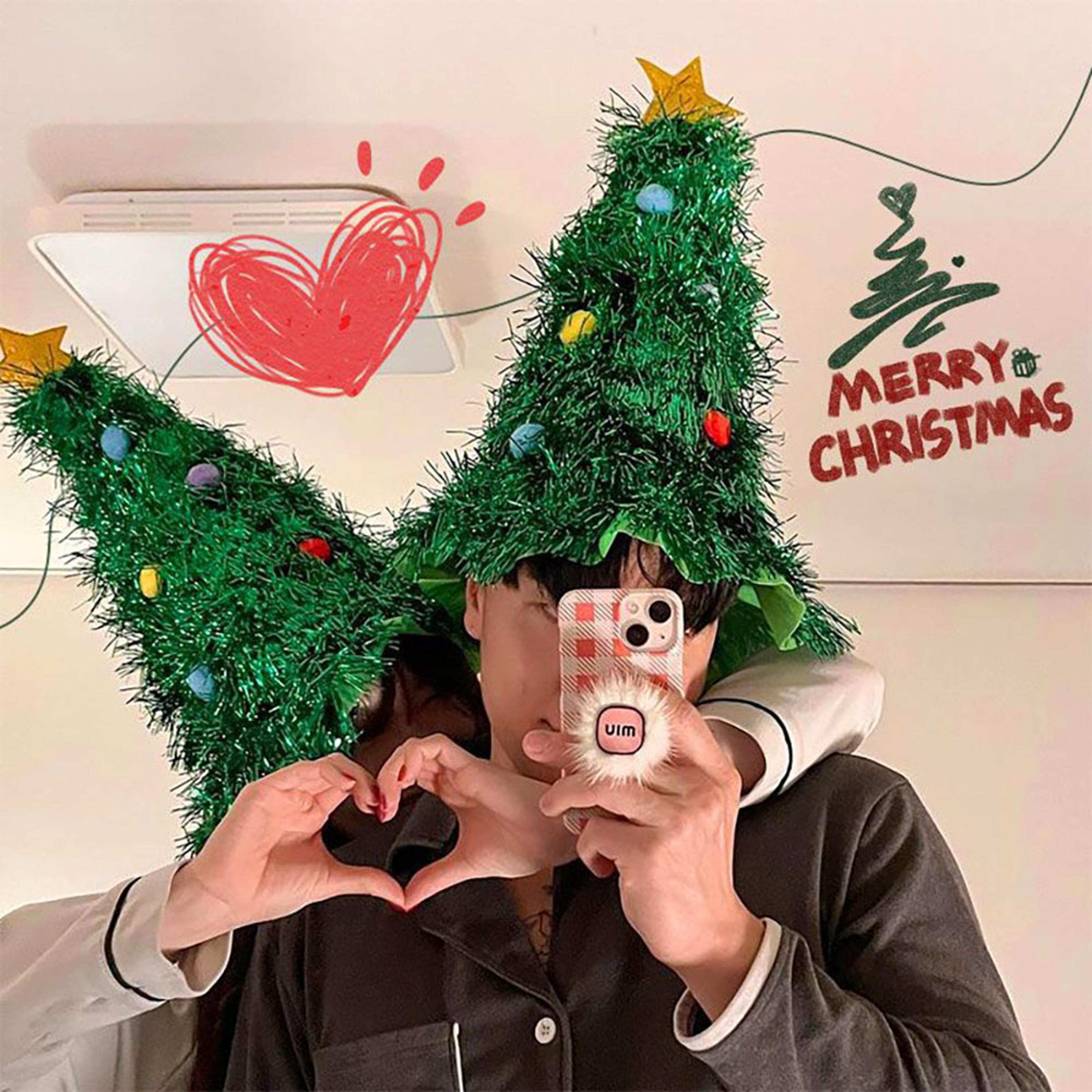 christmas hats, small christmas trees, shooting props, headbands for kids and adults