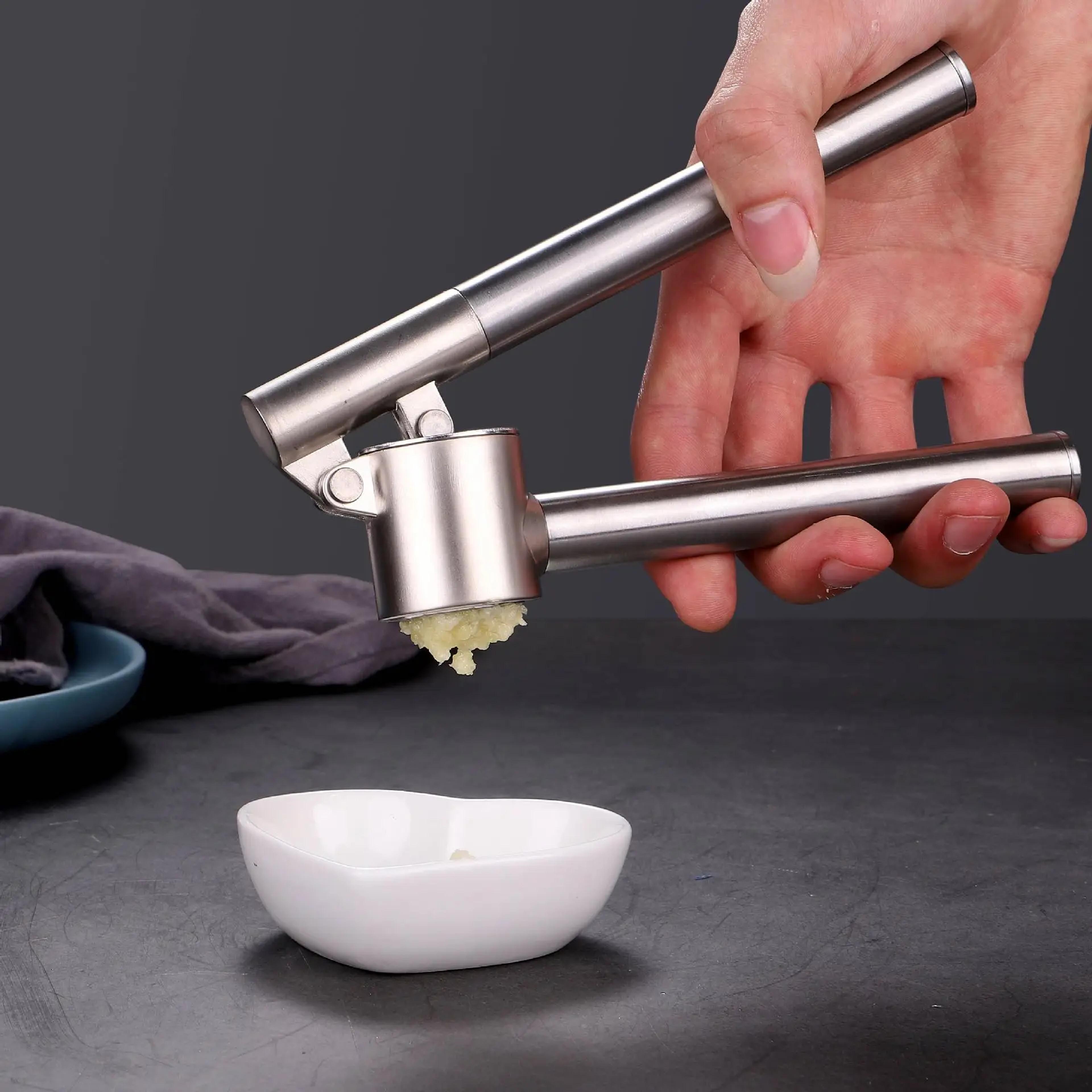 garlic press mincer, stainless steel garlic crusher, rust-proof and detachable kitchen gadget