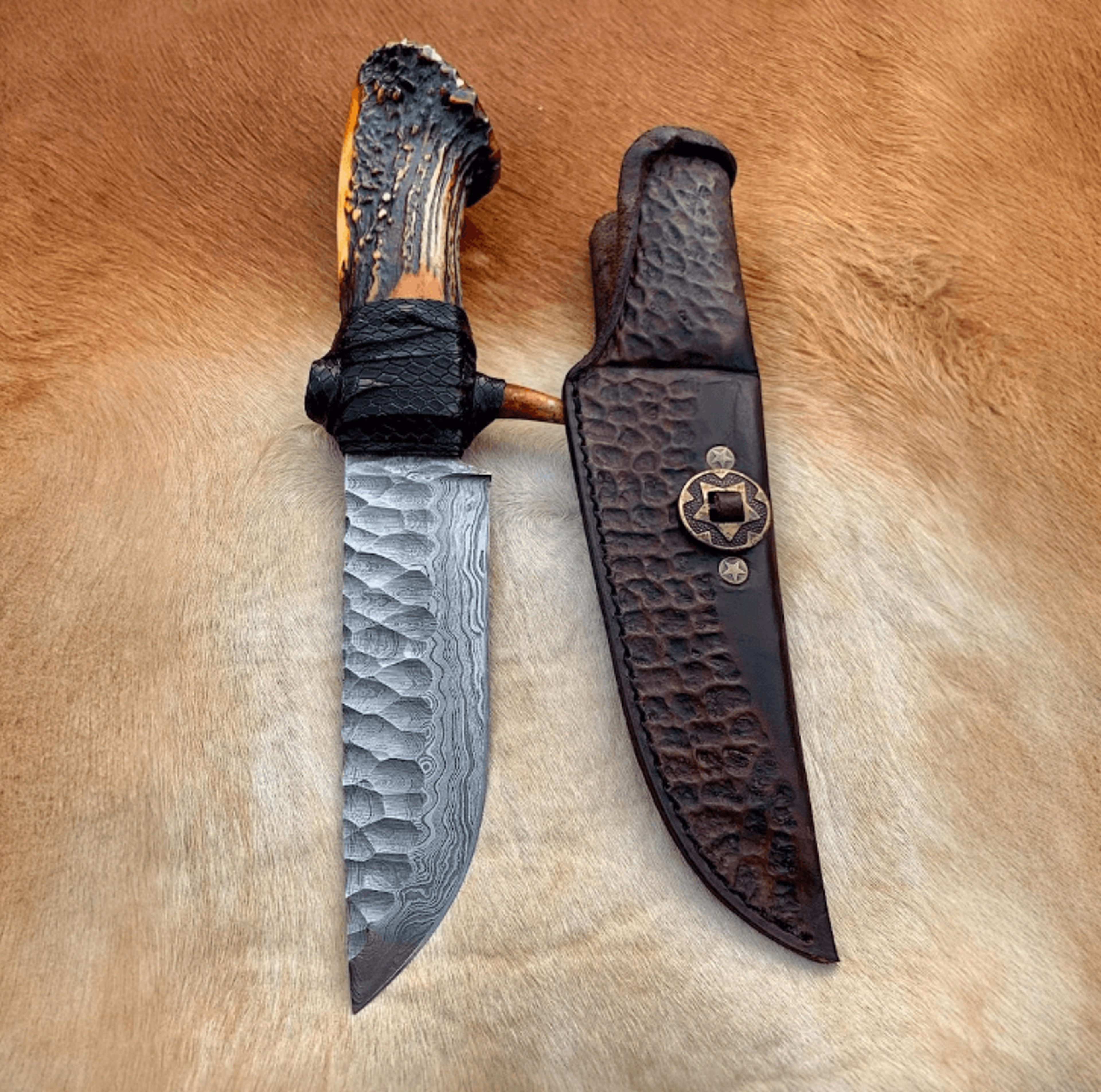 hand-forged damascus bowie knife | deer antler handle + 6" blade | hidden tang outdoor knife with leather sheath
