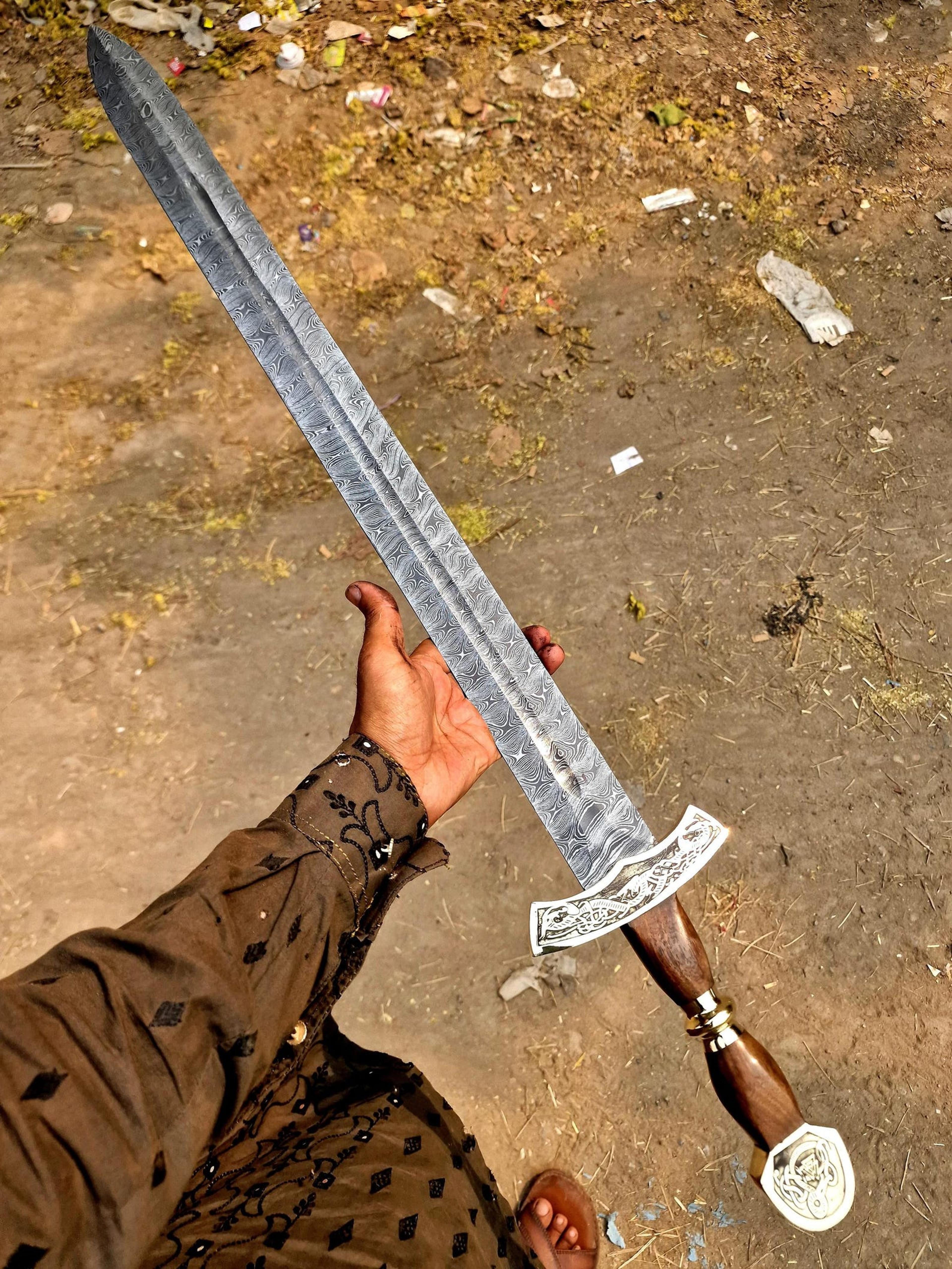 handmade damascus steel medieval longsword with engraved crossguard & wooden handle for collectors, display & cosplay