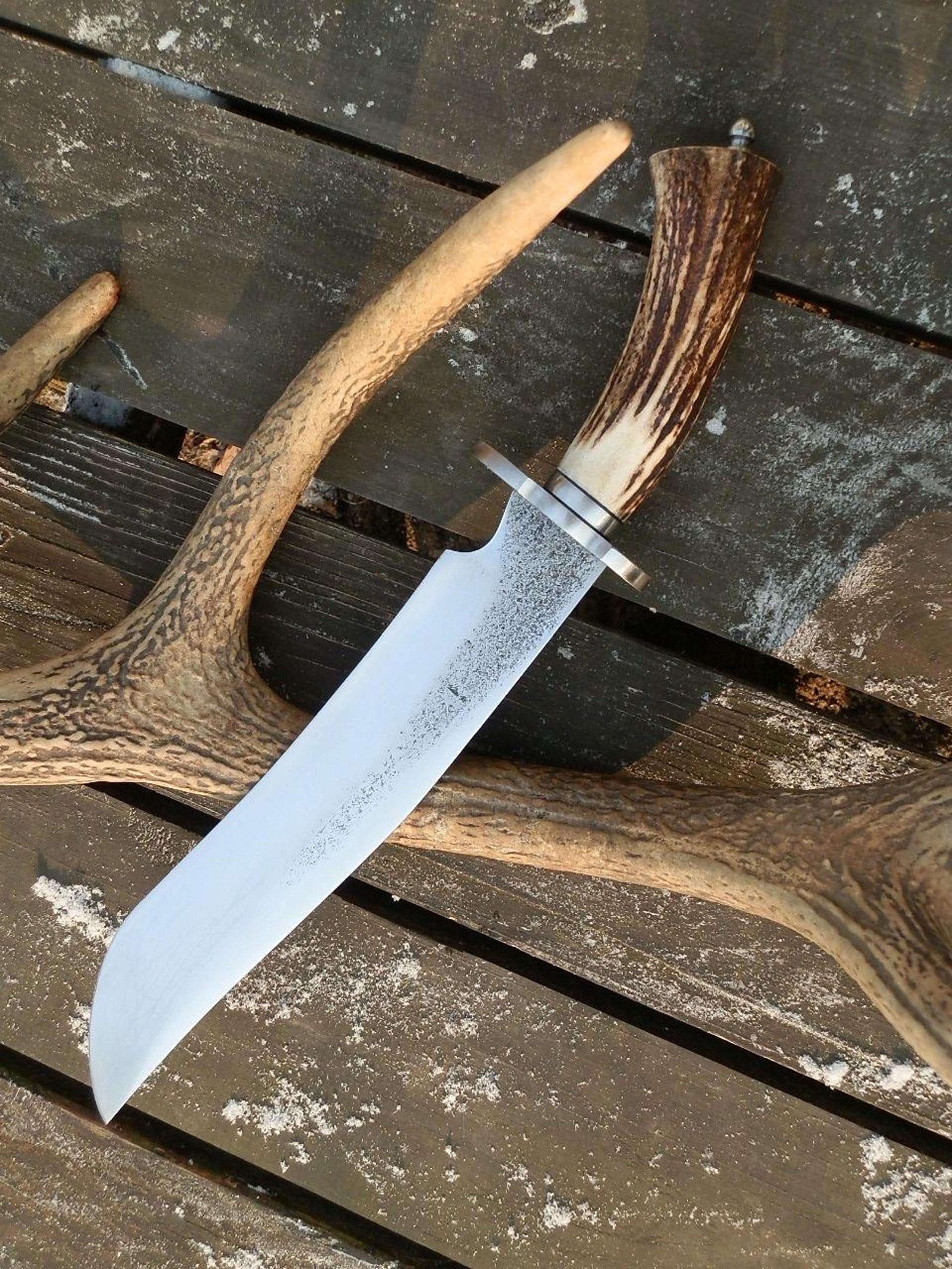 hand forged j2 steel hunting knife with antler horn handle - perfect gift for outdoor enthusiasts