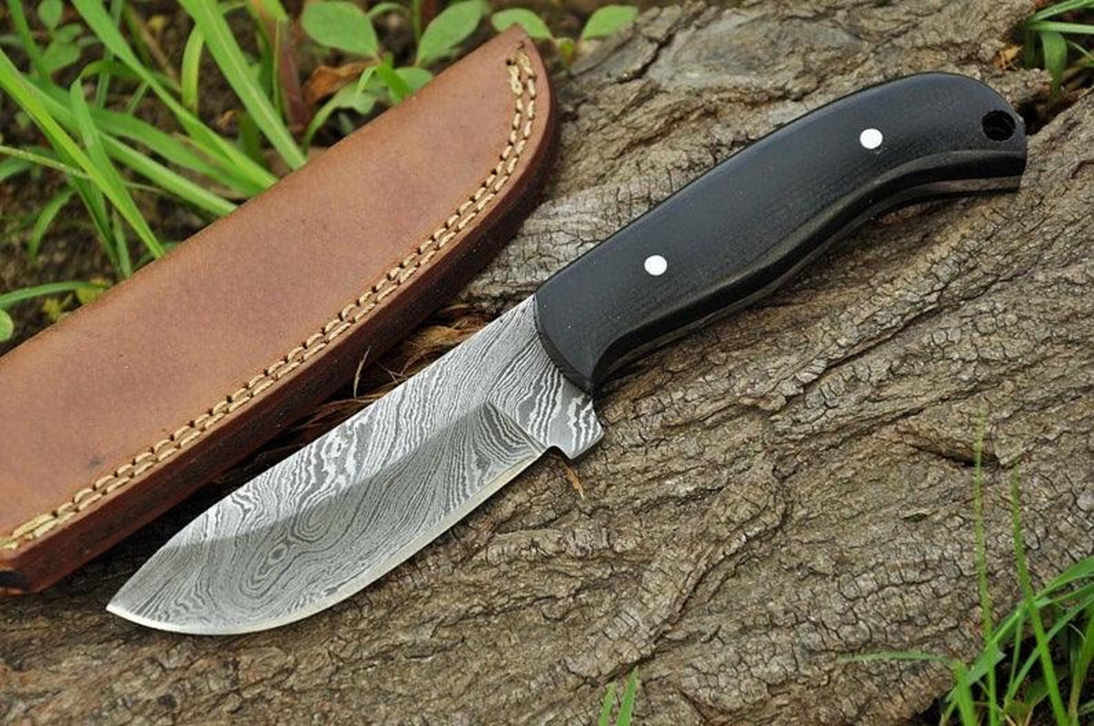 high-quality fixed blade damascus steel hunting skinner knife with leather sheath for outdoor enthusiasts