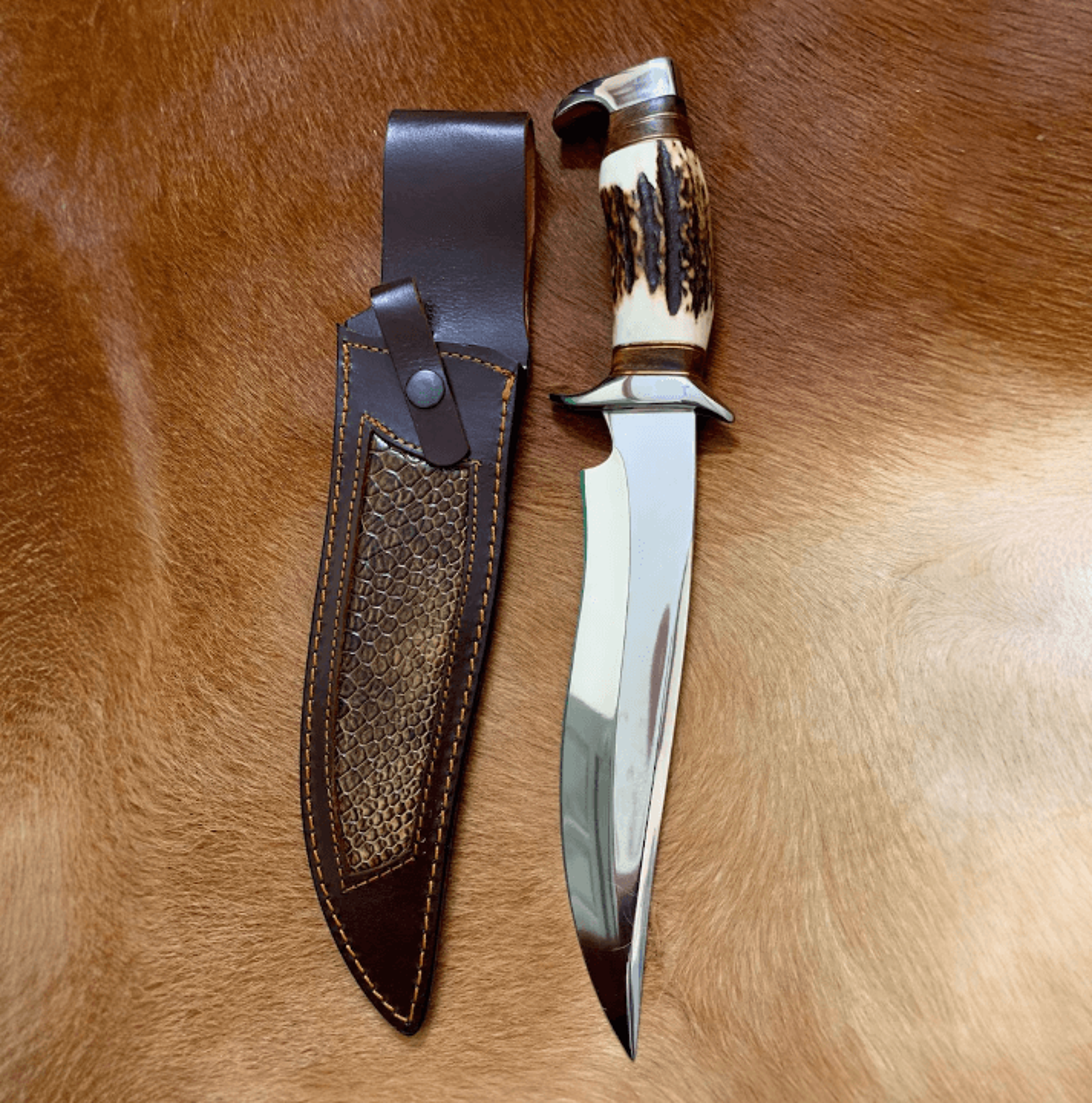 hand-forged d2 steel bowie knife | deer antler handle + textured blade & leather sheath | outdoor hunting & survival kni