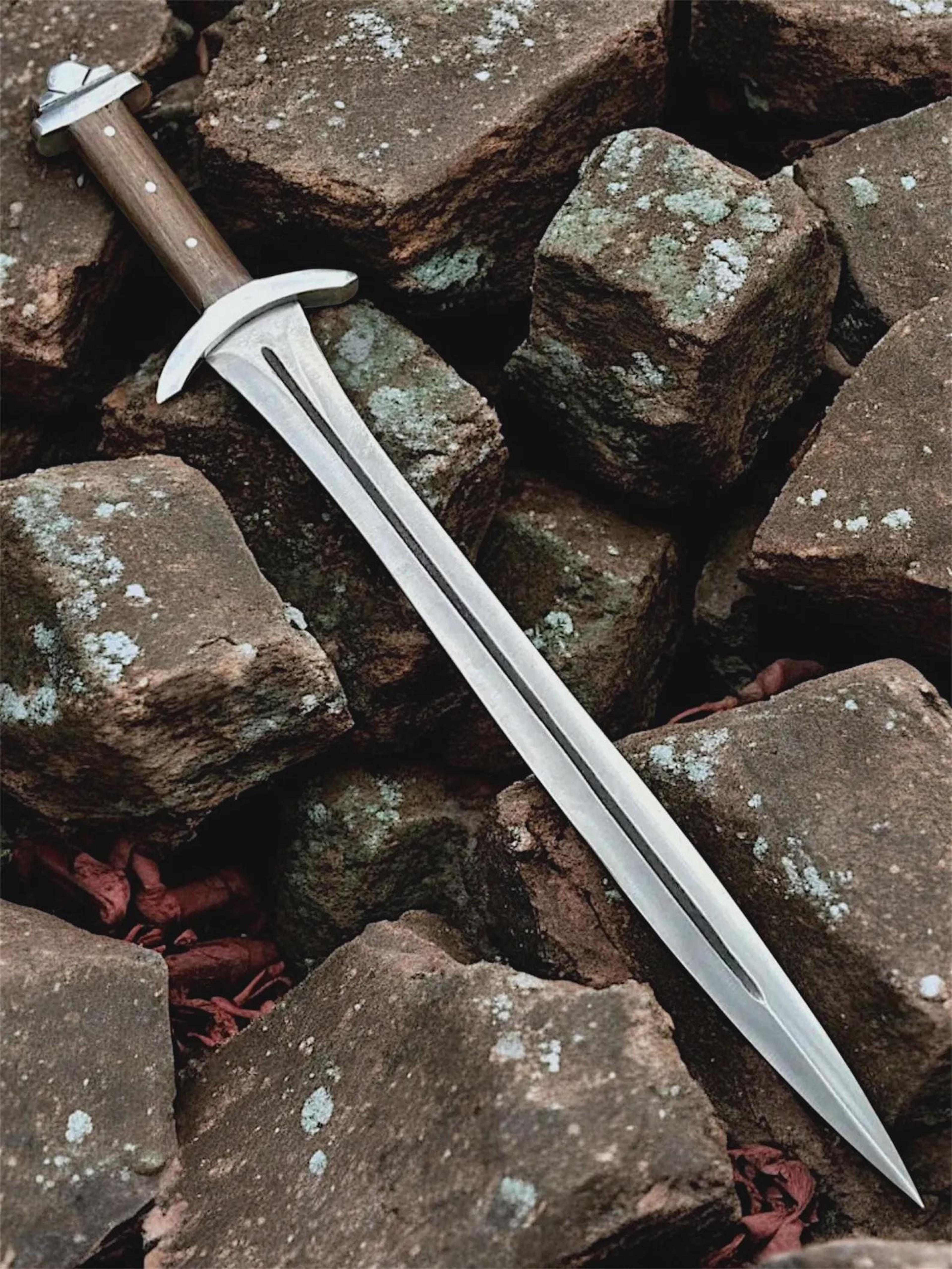 26 inch handcrafted high carbon steel short sword with rosewood grip