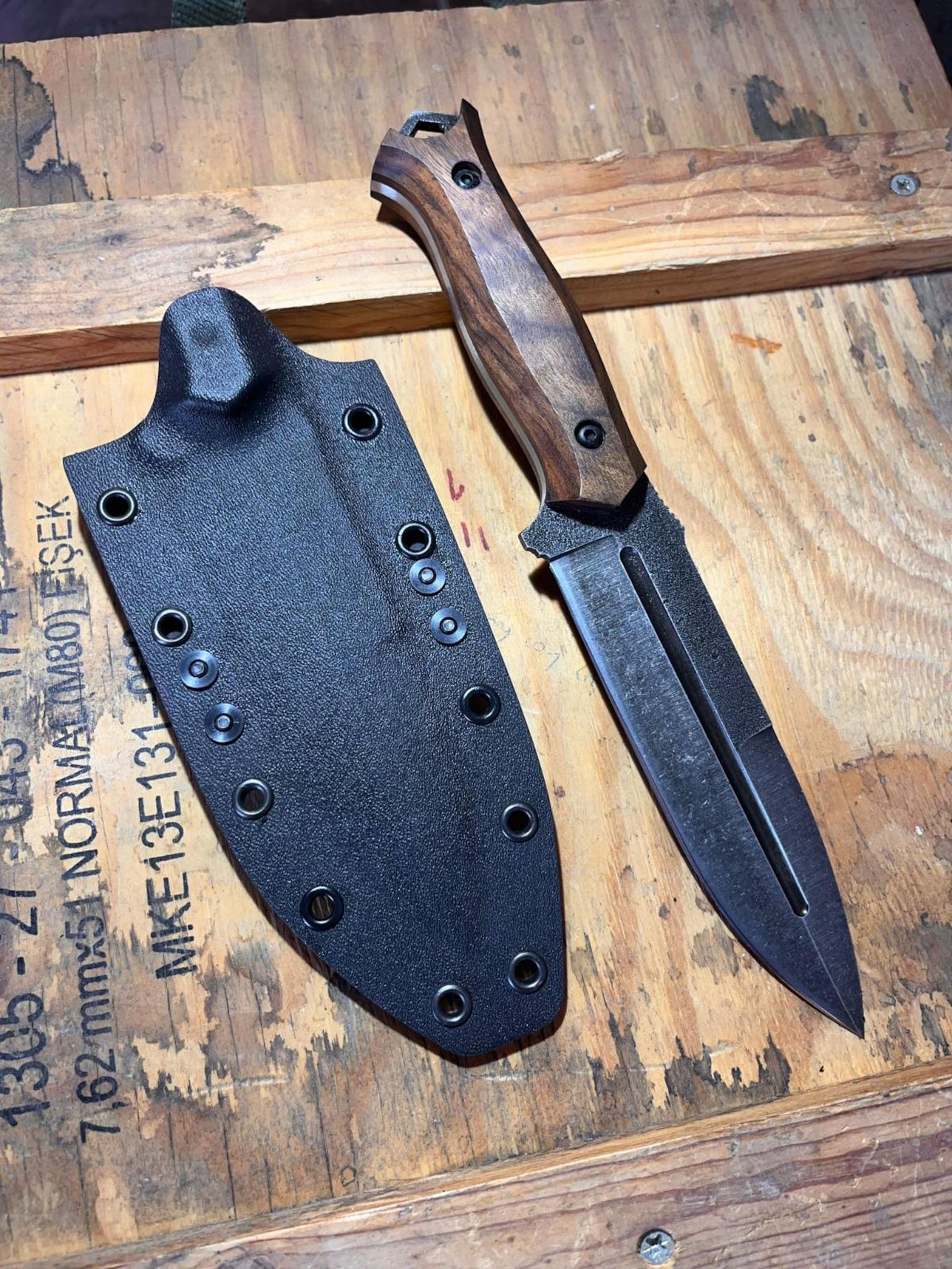tactical sleipner steel knife full tang hunting survival knife with walnut wood handle