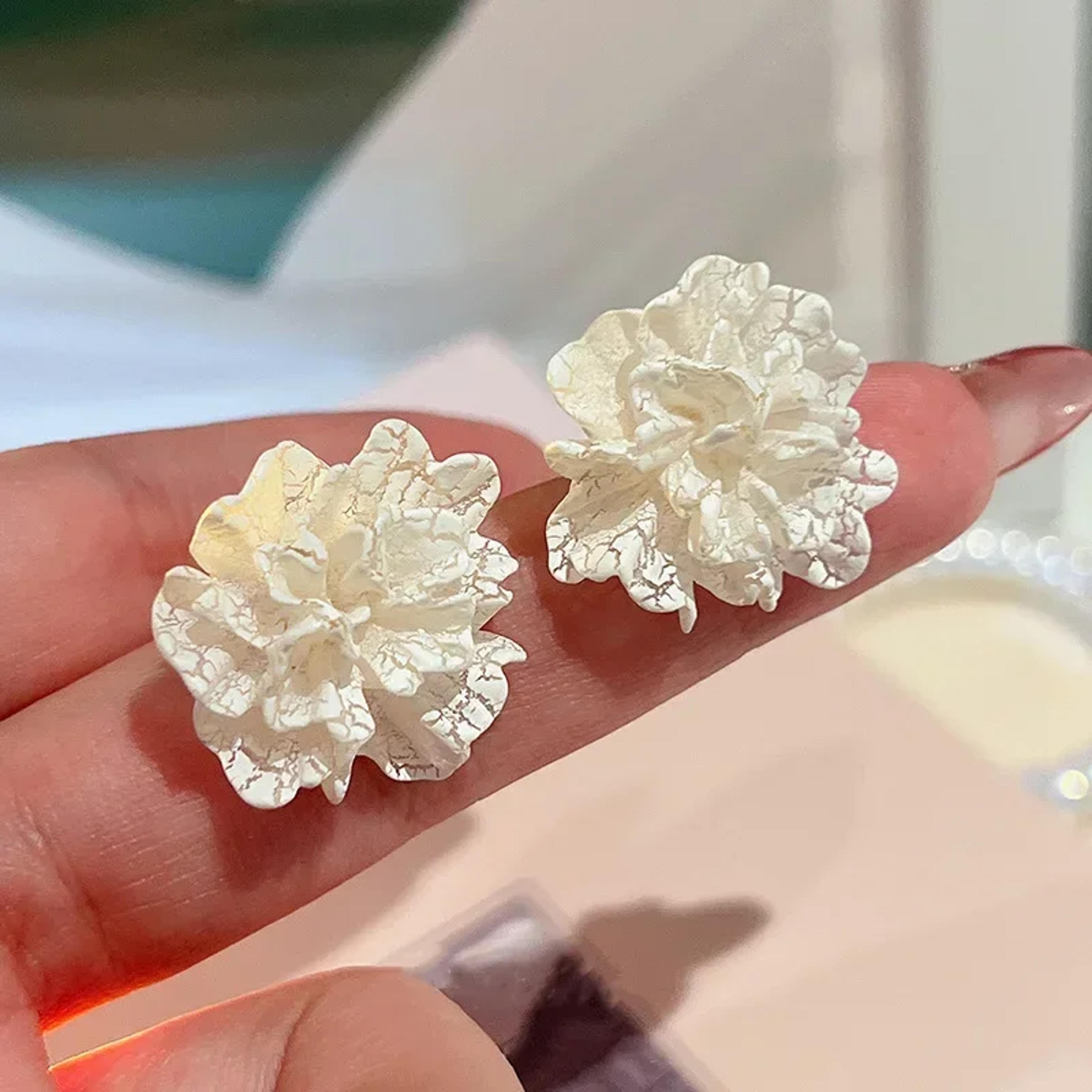 elegant big white floral stud earrings for women statement flower stud earrings wedding jewelry