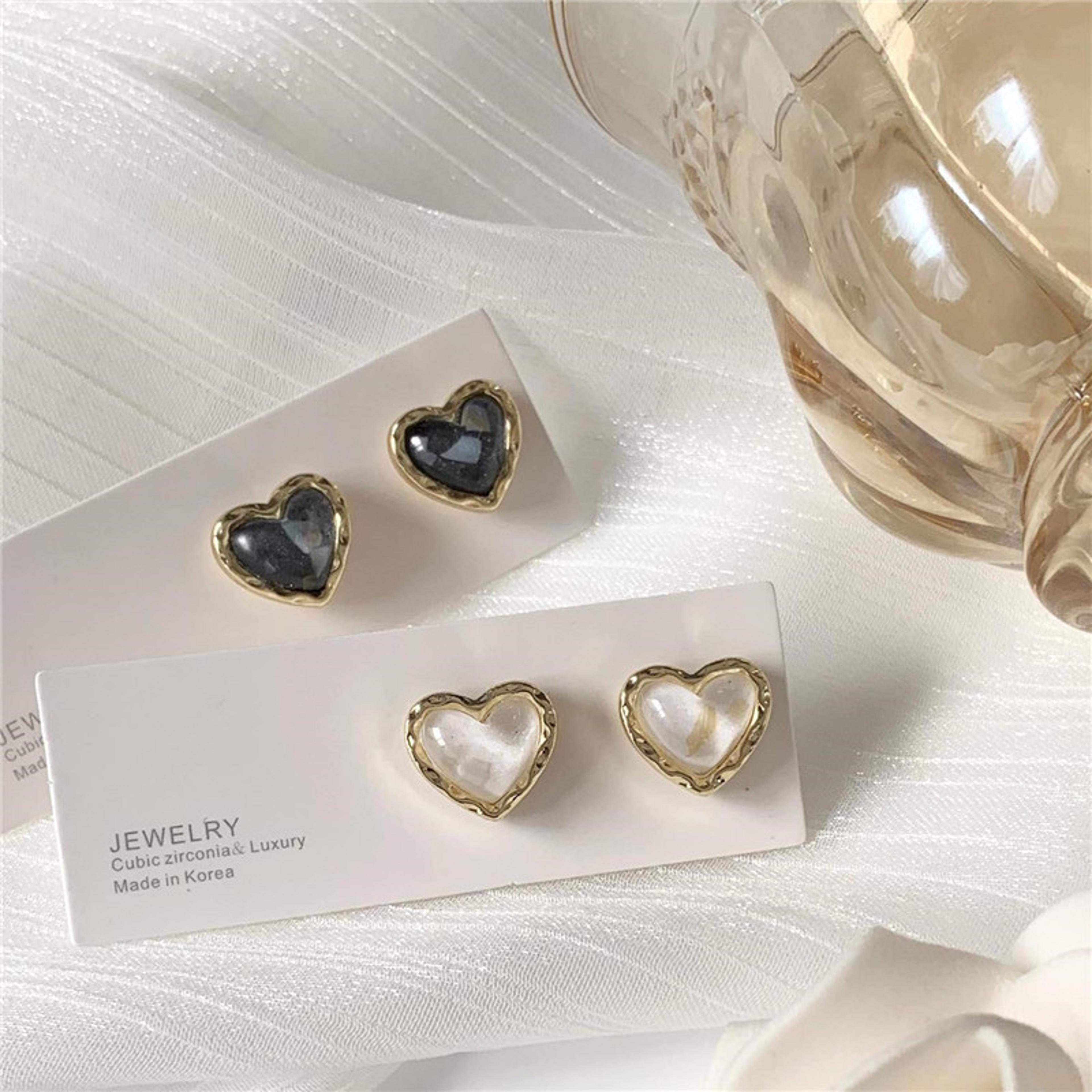 vintage heart stud earrings for women black & white fashion jewelry gift