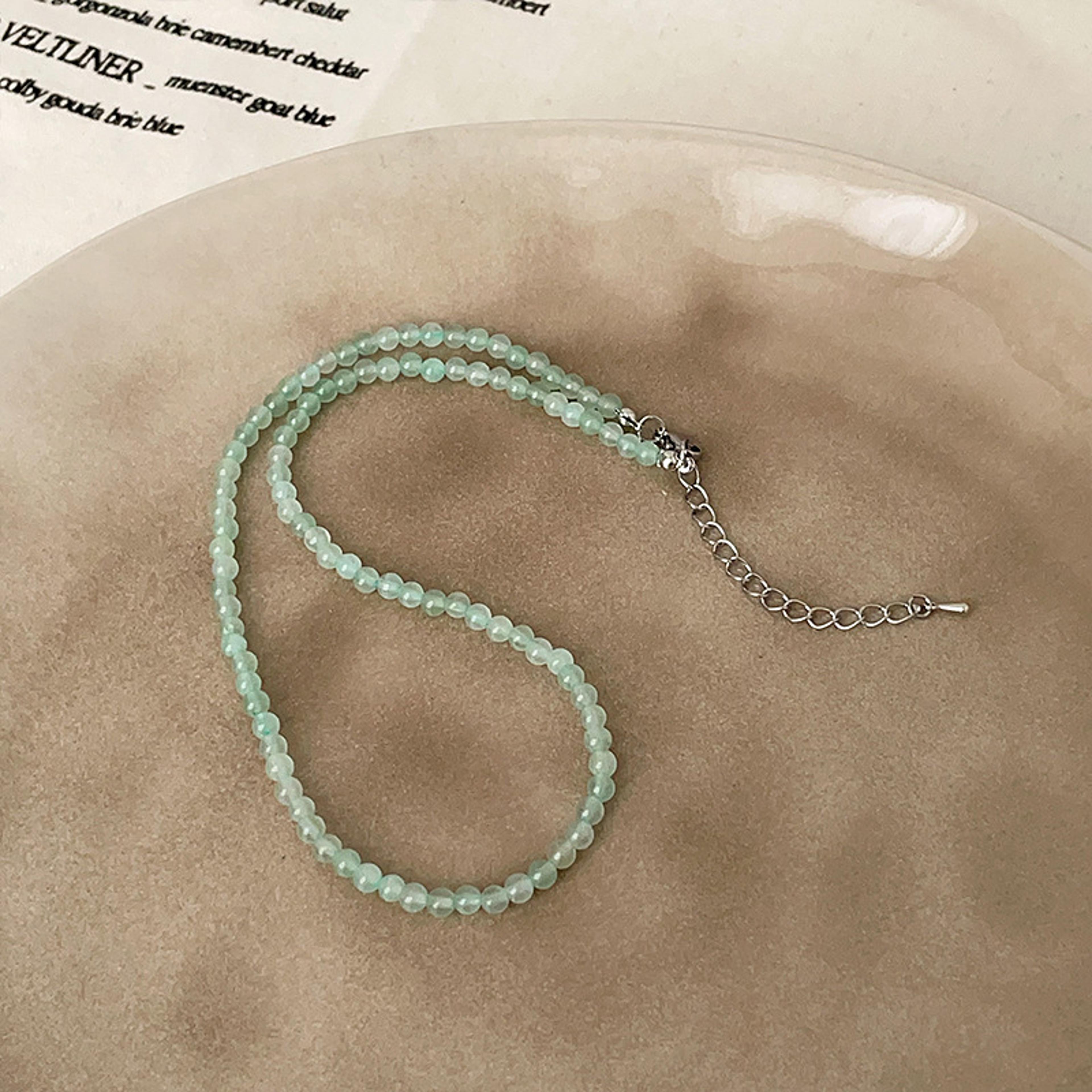 emerald glow natural stone beaded pendant necklace for women