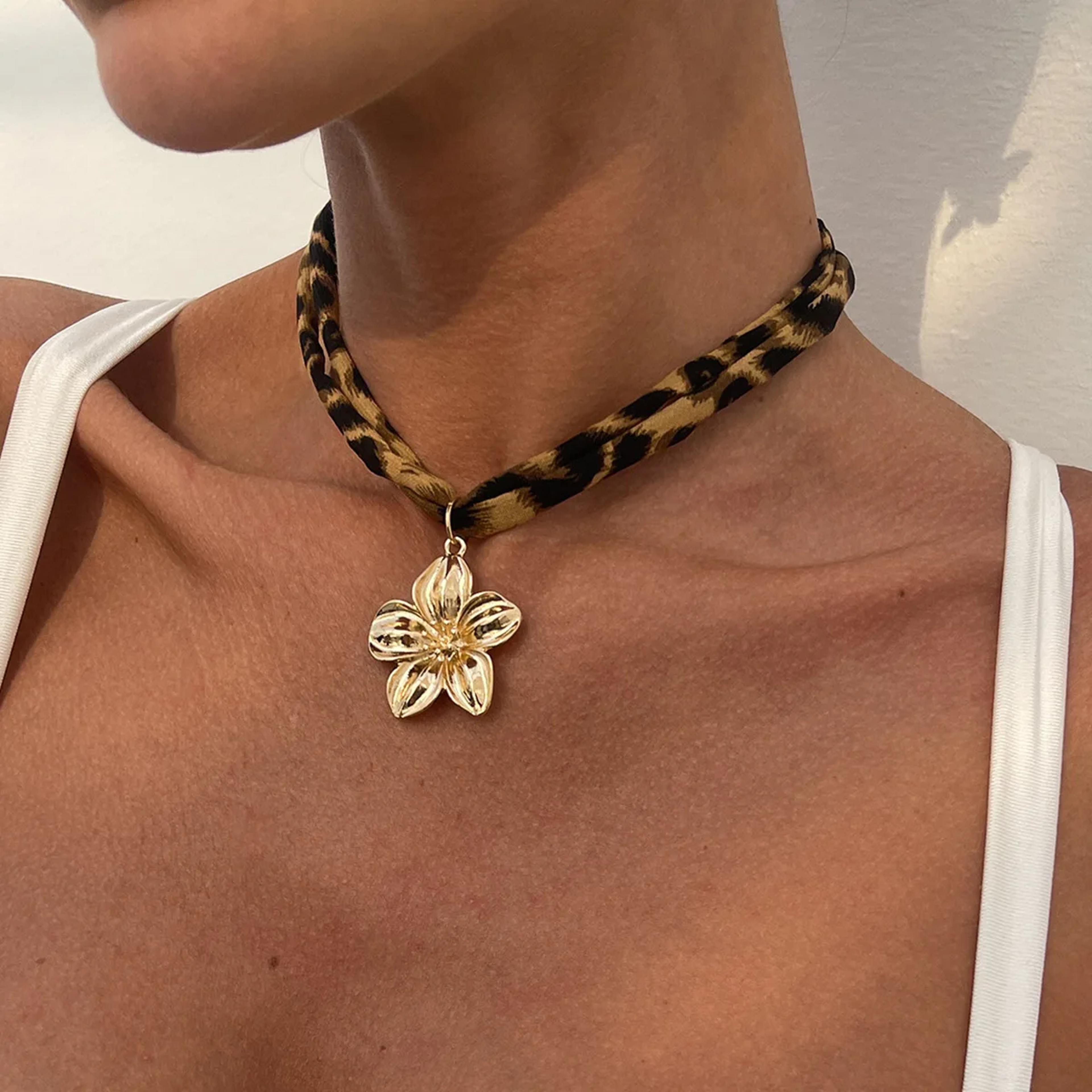 ocean shell charm choker necklace beach pendant necklace with starfish & heart accents