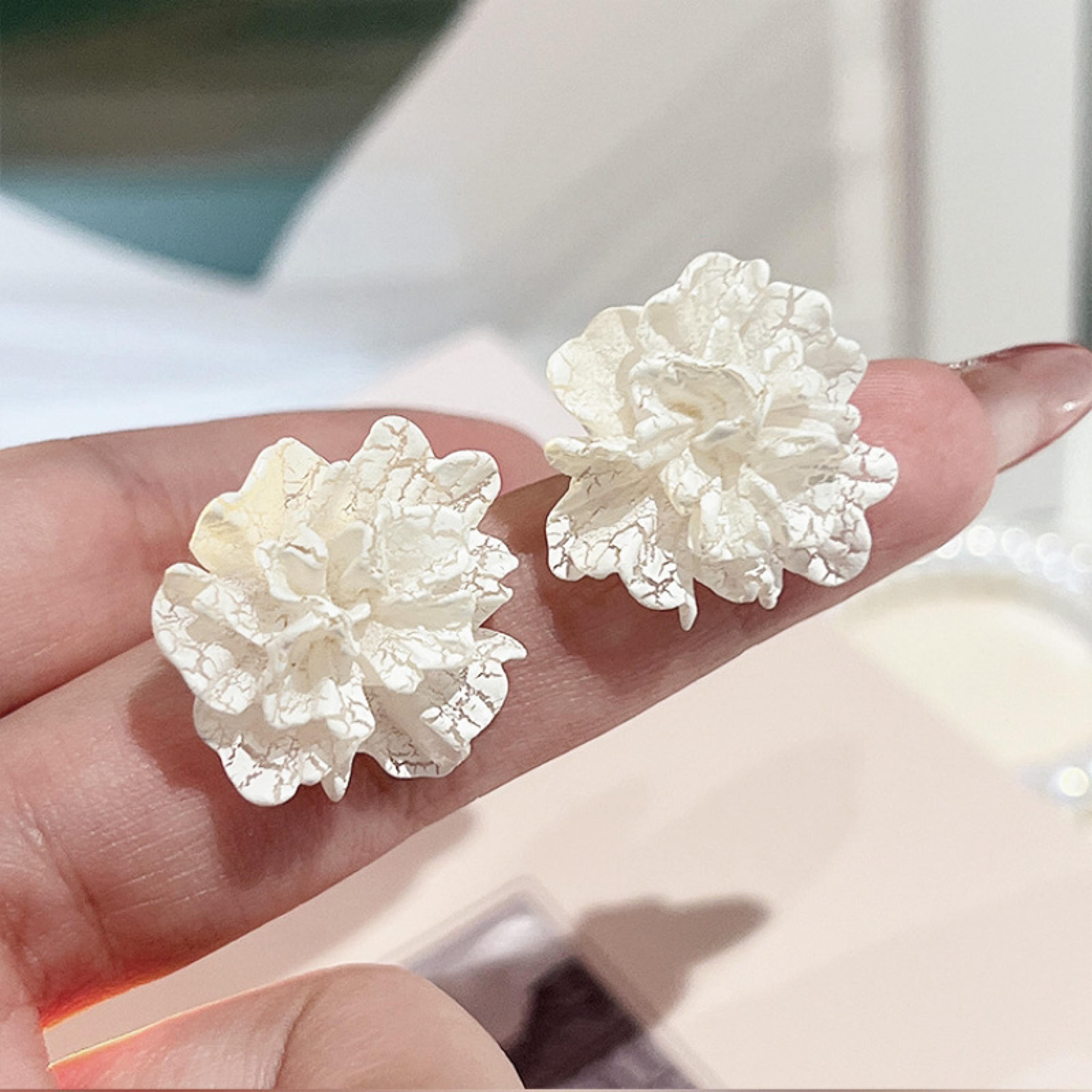 blooming flower stud earrings white floral earrings with acrylic petals for women