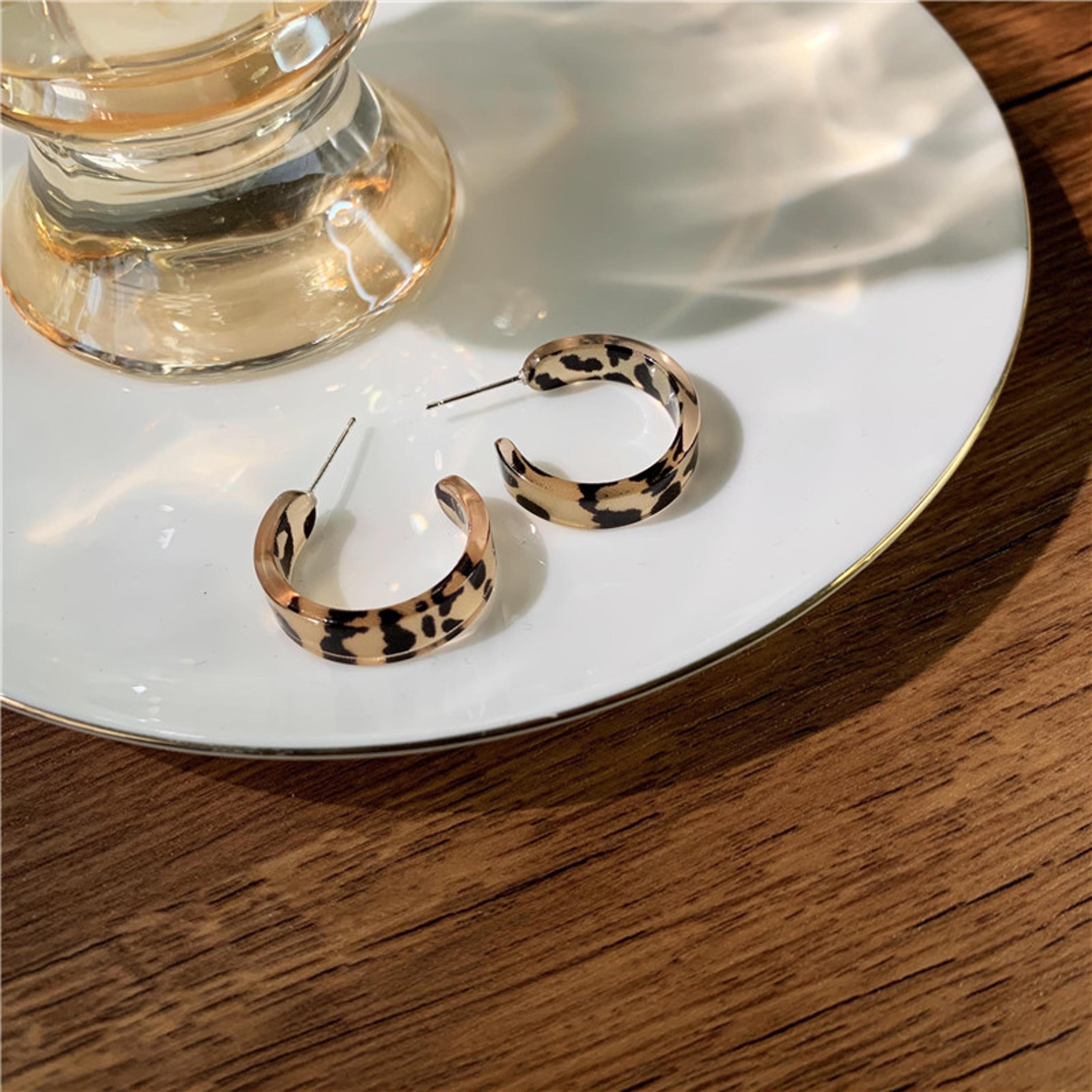 retro leopard print earrings geometric resin stud earrings for women
