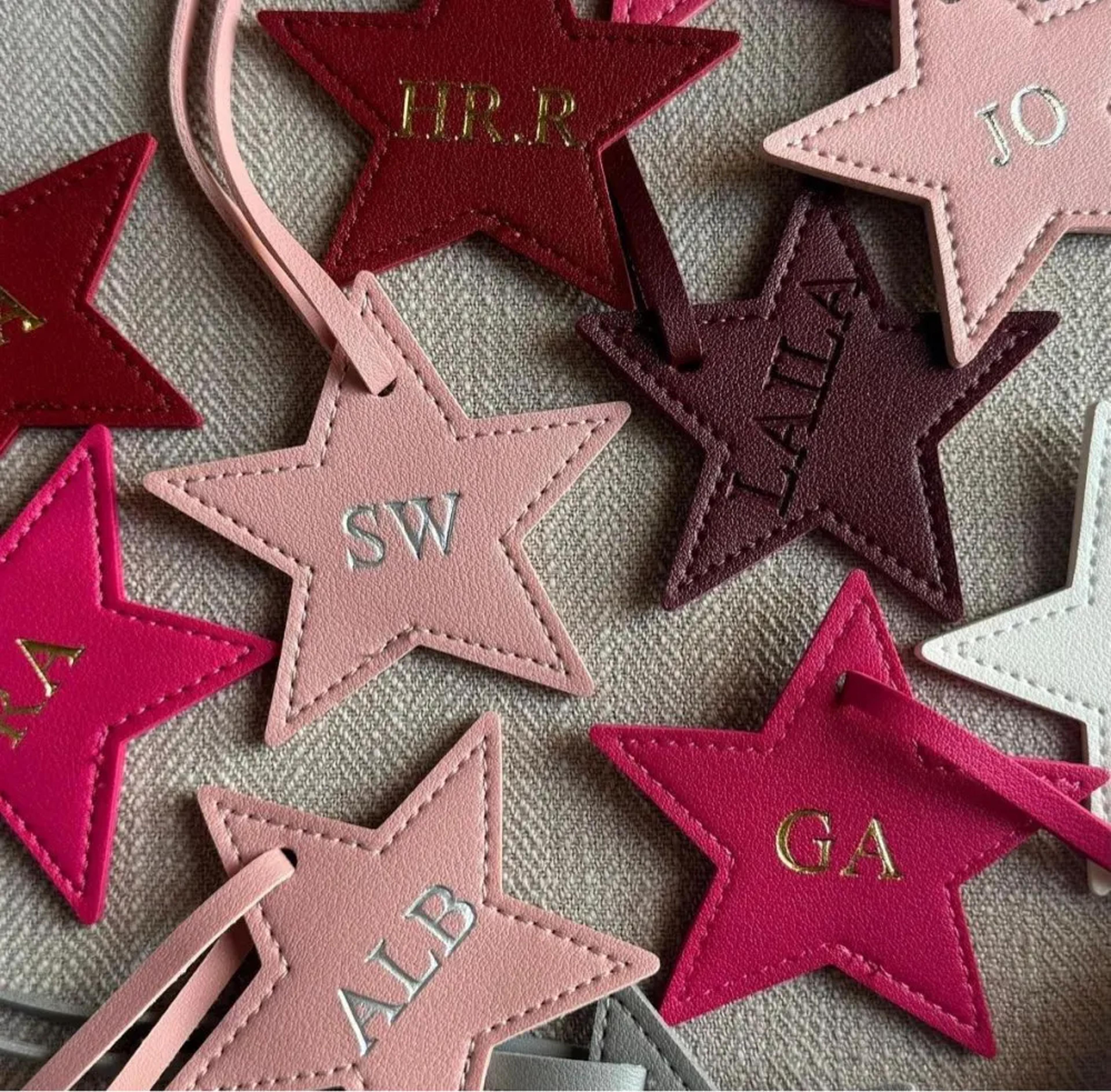 personalized leather star keychain with free custom initials, five-pointed star pendant for car keys & bag accessories