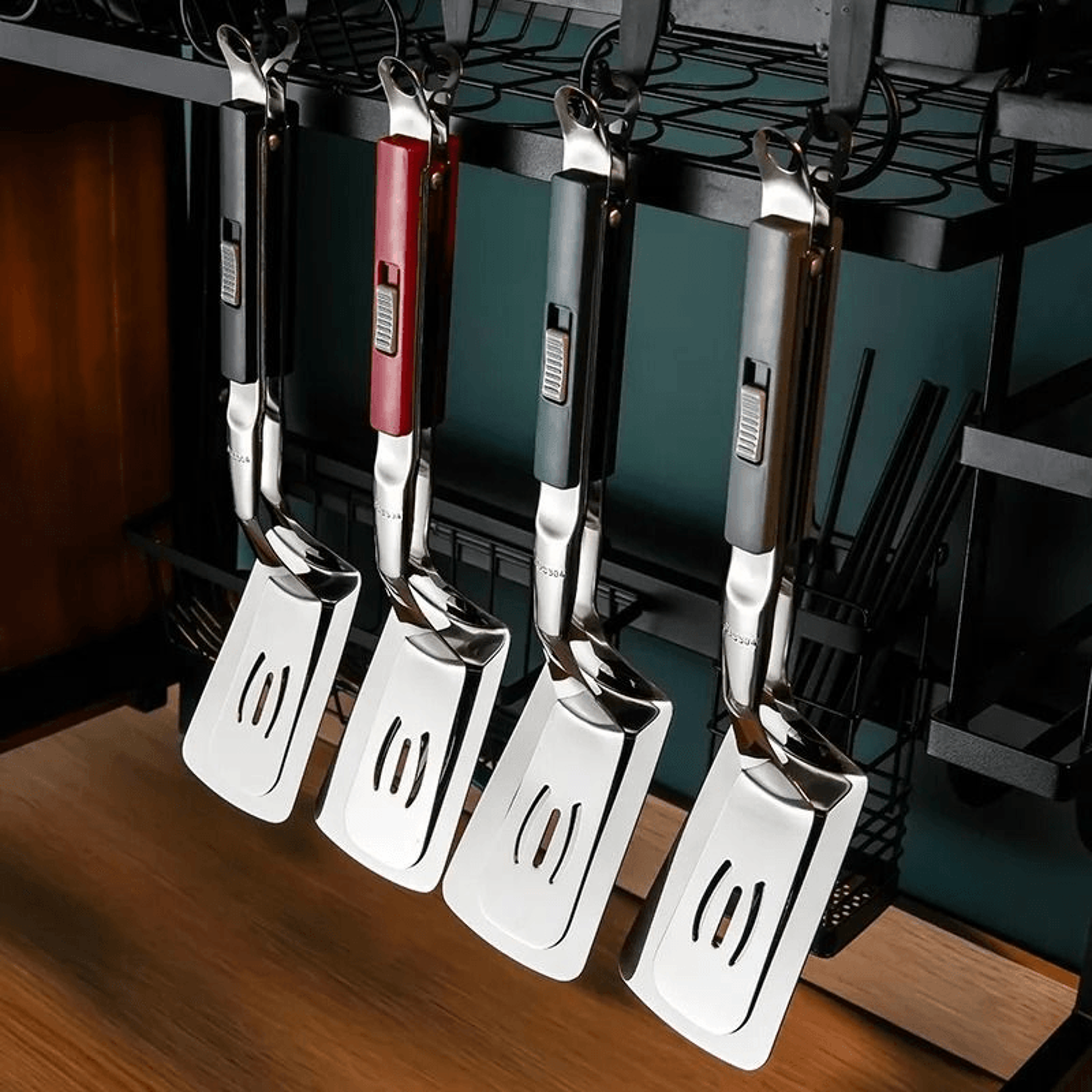 slotted spatula tongs for easy flipping, grease draining & secure food handling